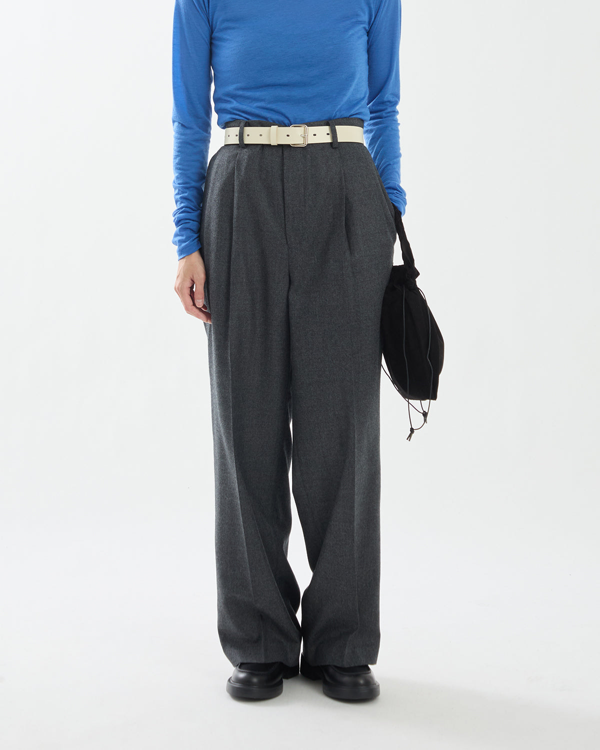 SUPER LIGHT WOOL TWO-TUCK SLACKS
