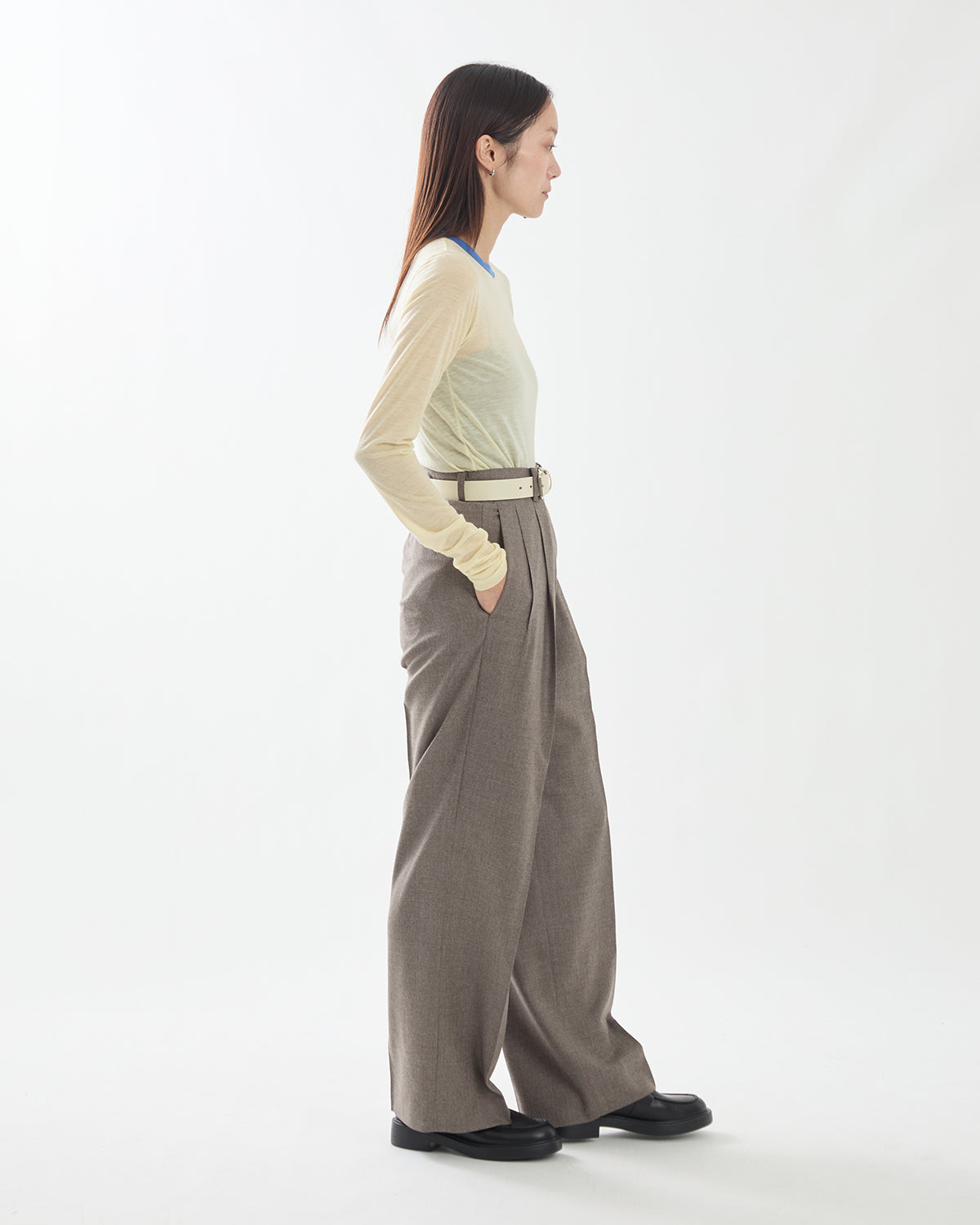 SUPER LIGHT WOOL TWO-TUCK SLACKS