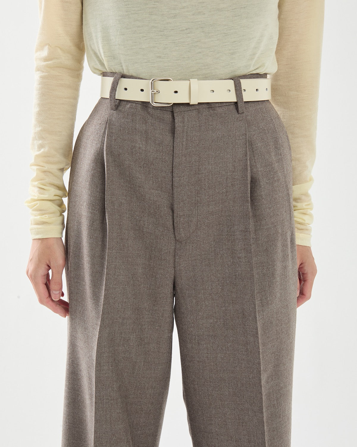 SUPER LIGHT WOOL TWO-TUCK SLACKS