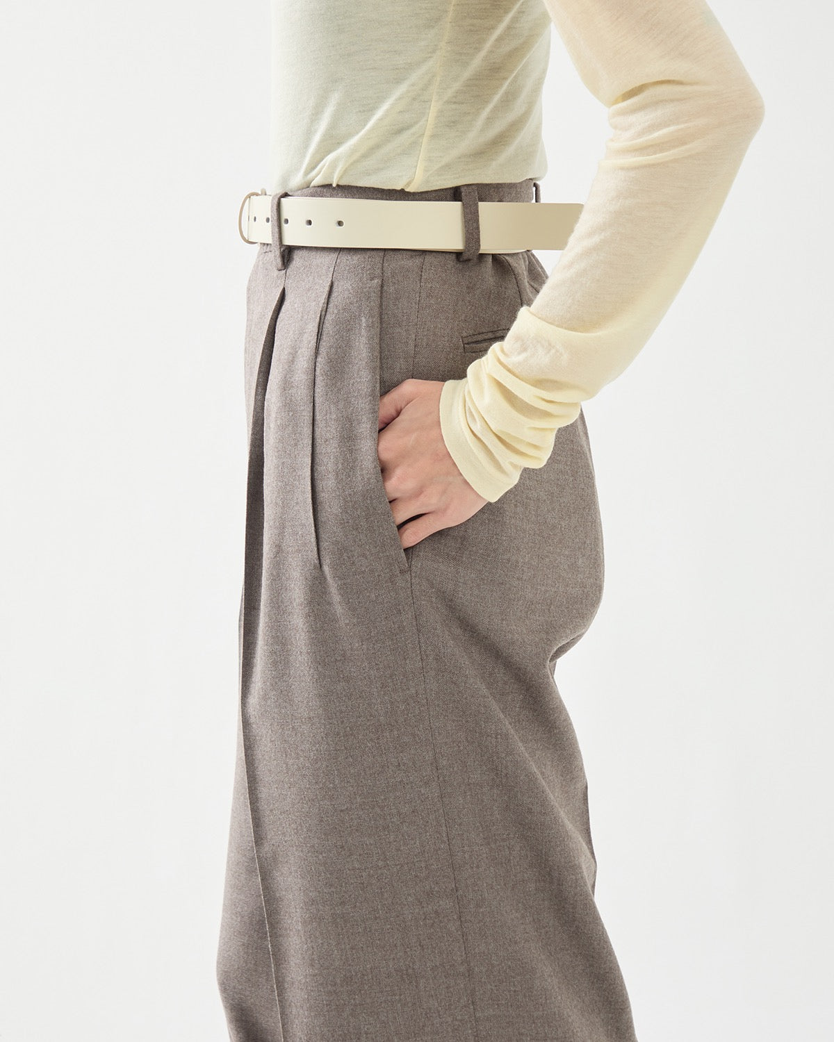 SUPER LIGHT WOOL TWO-TUCK SLACKS