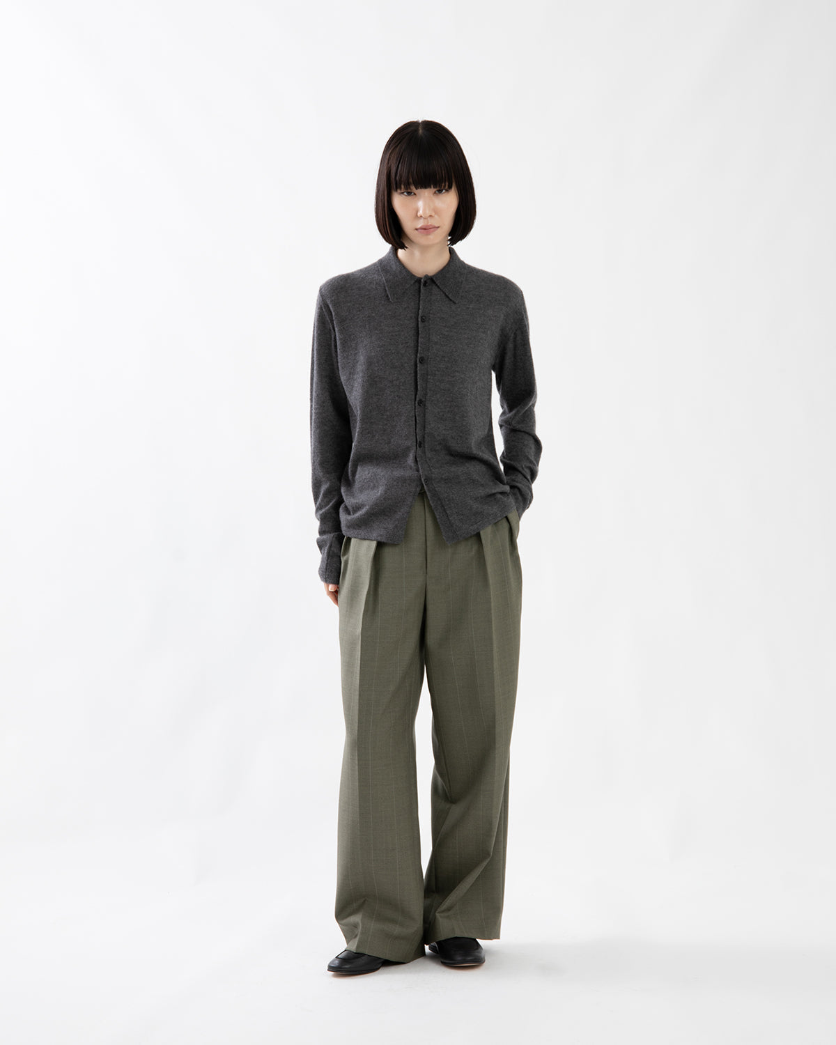 BLUEFACED WOOL TWO-TUCK SLACKS (WOMEN'S)