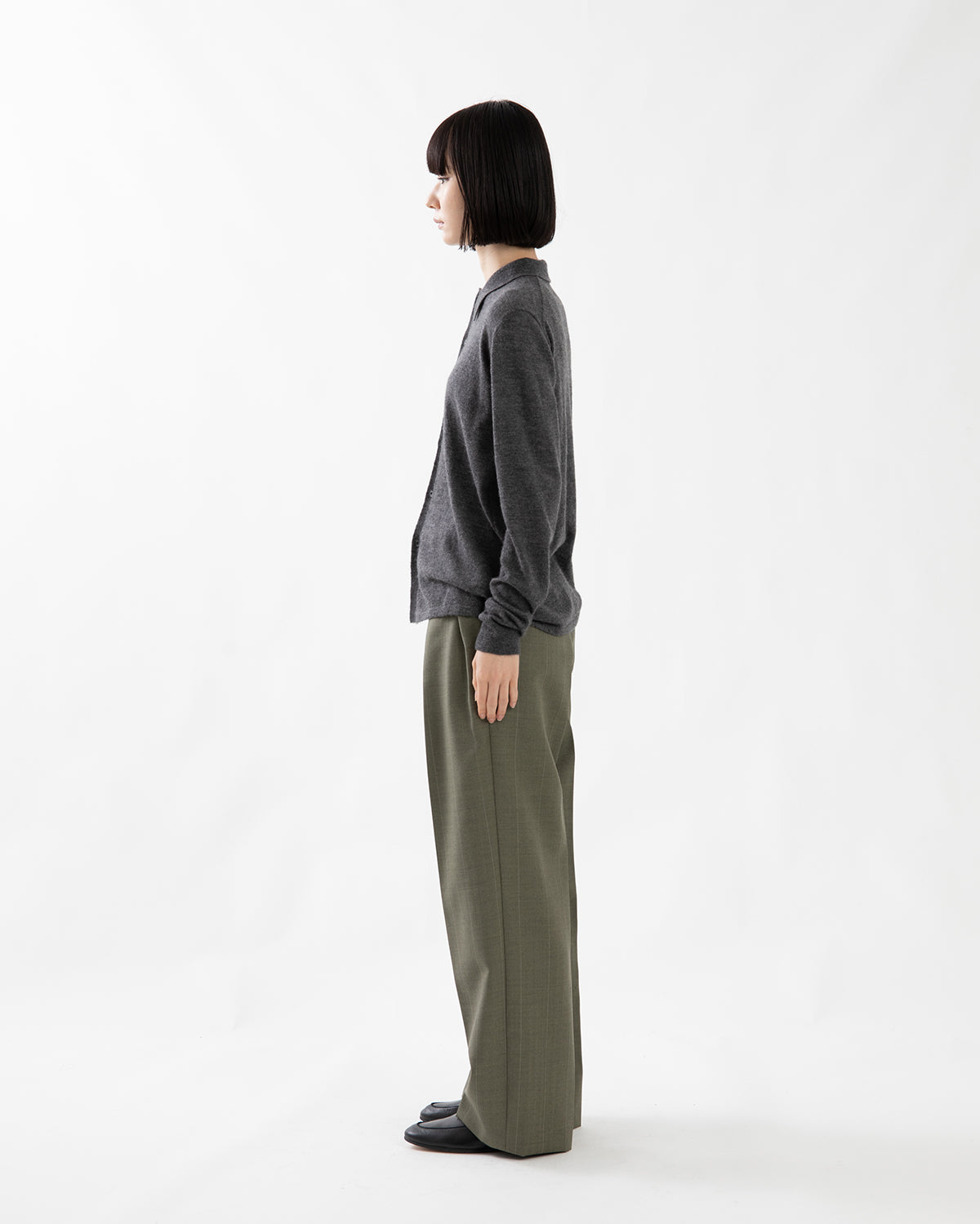 BLUEFACED WOOL TWO-TUCK SLACKS (WOMEN'S)