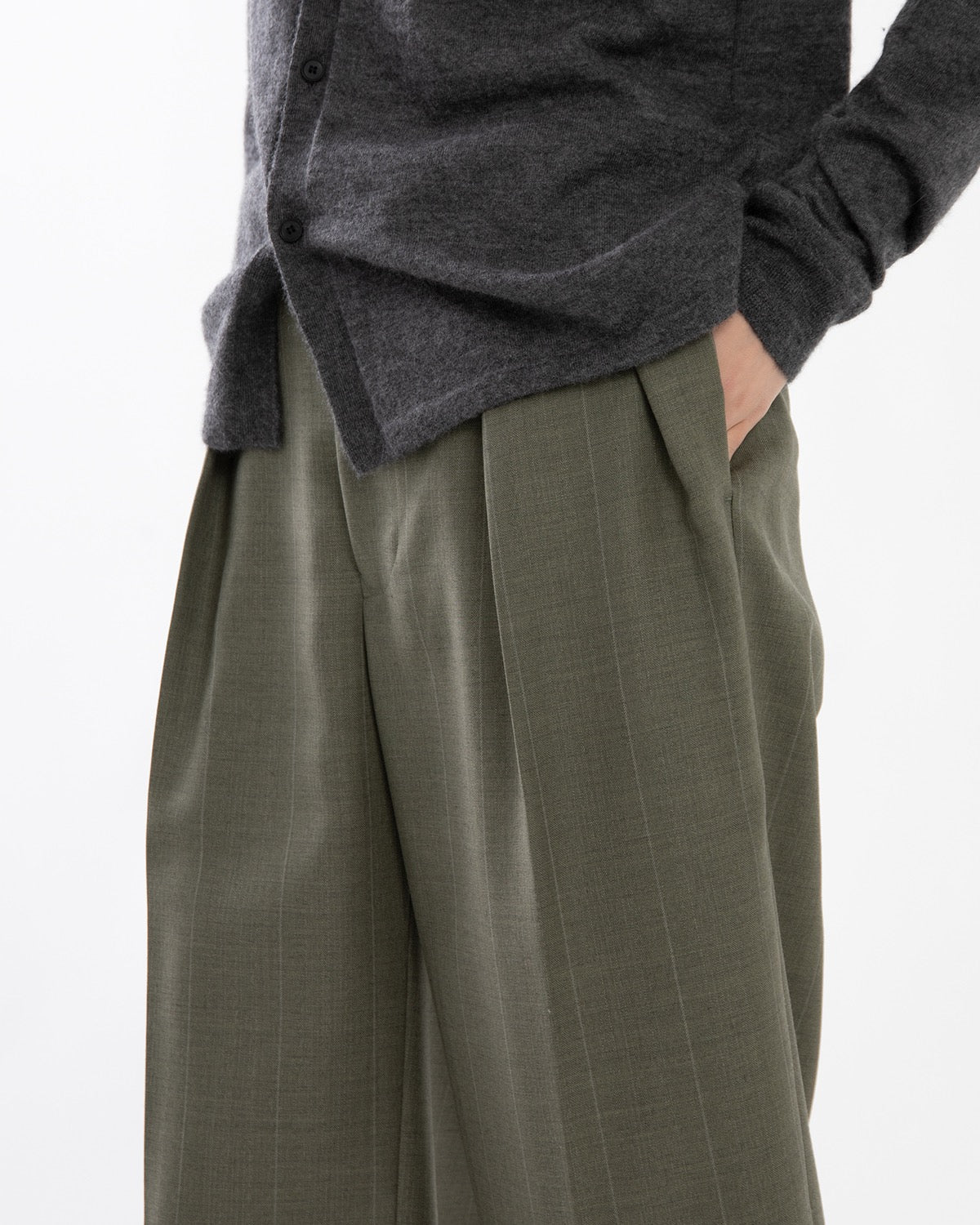 BLUEFACED WOOL TWO-TUCK SLACKS (WOMEN'S)