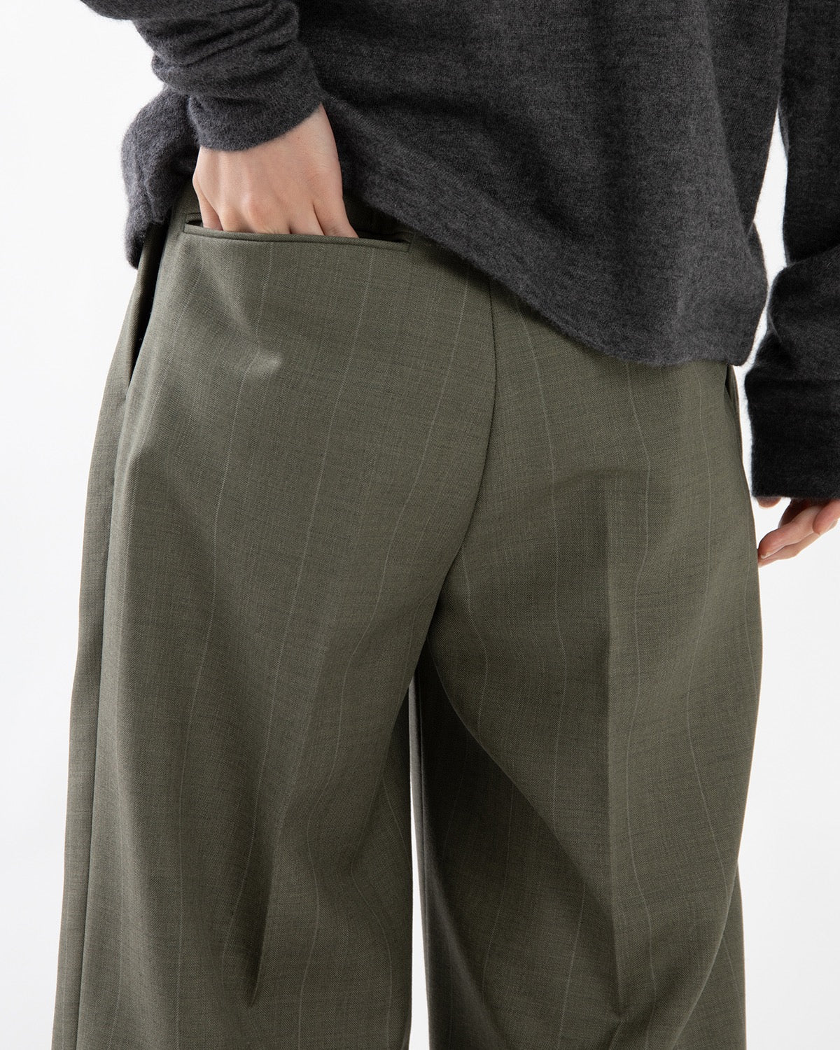 BLUEFACED WOOL TWO-TUCK SLACKS (WOMEN'S)