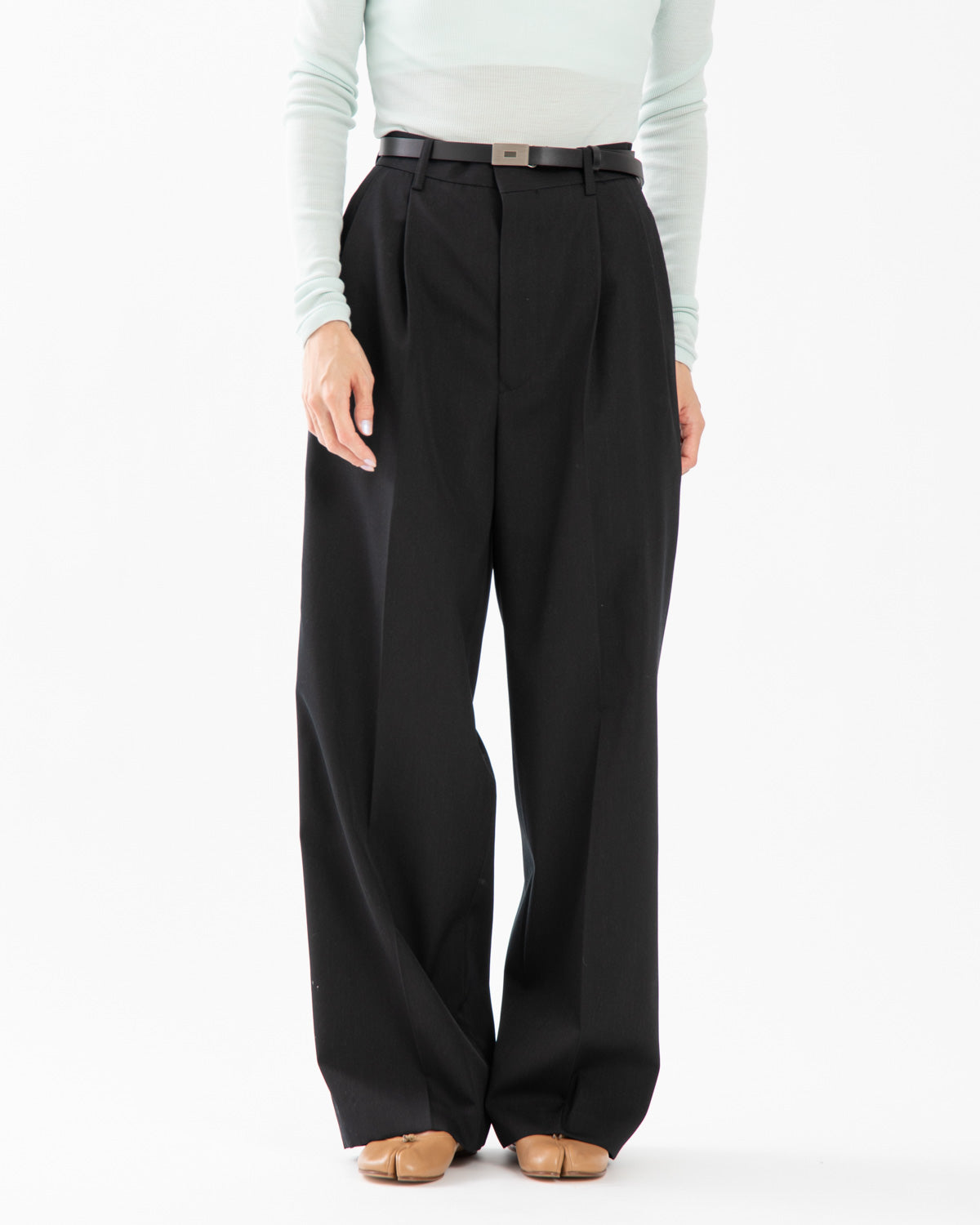 LIGHT WOOL MAX GABARDINE TWO-TUCK SLACKS (WOMEN'S)