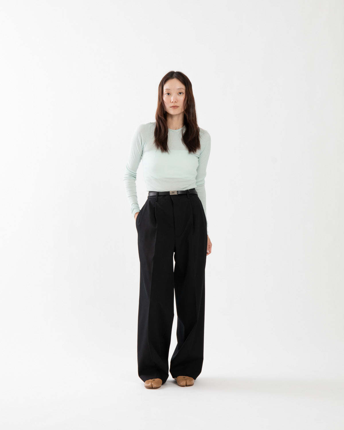 LIGHT WOOL MAX GABARDINE TWO-TUCK SLACKS (WOMEN'S)
