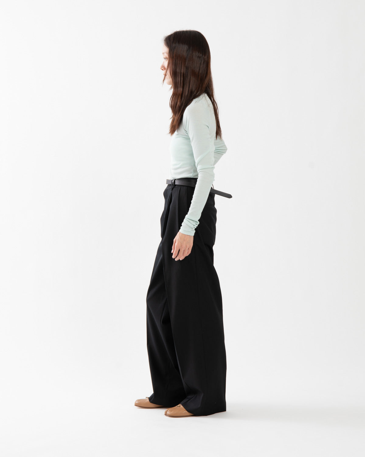 LIGHT WOOL MAX GABARDINE TWO-TUCK SLACKS (WOMEN'S)