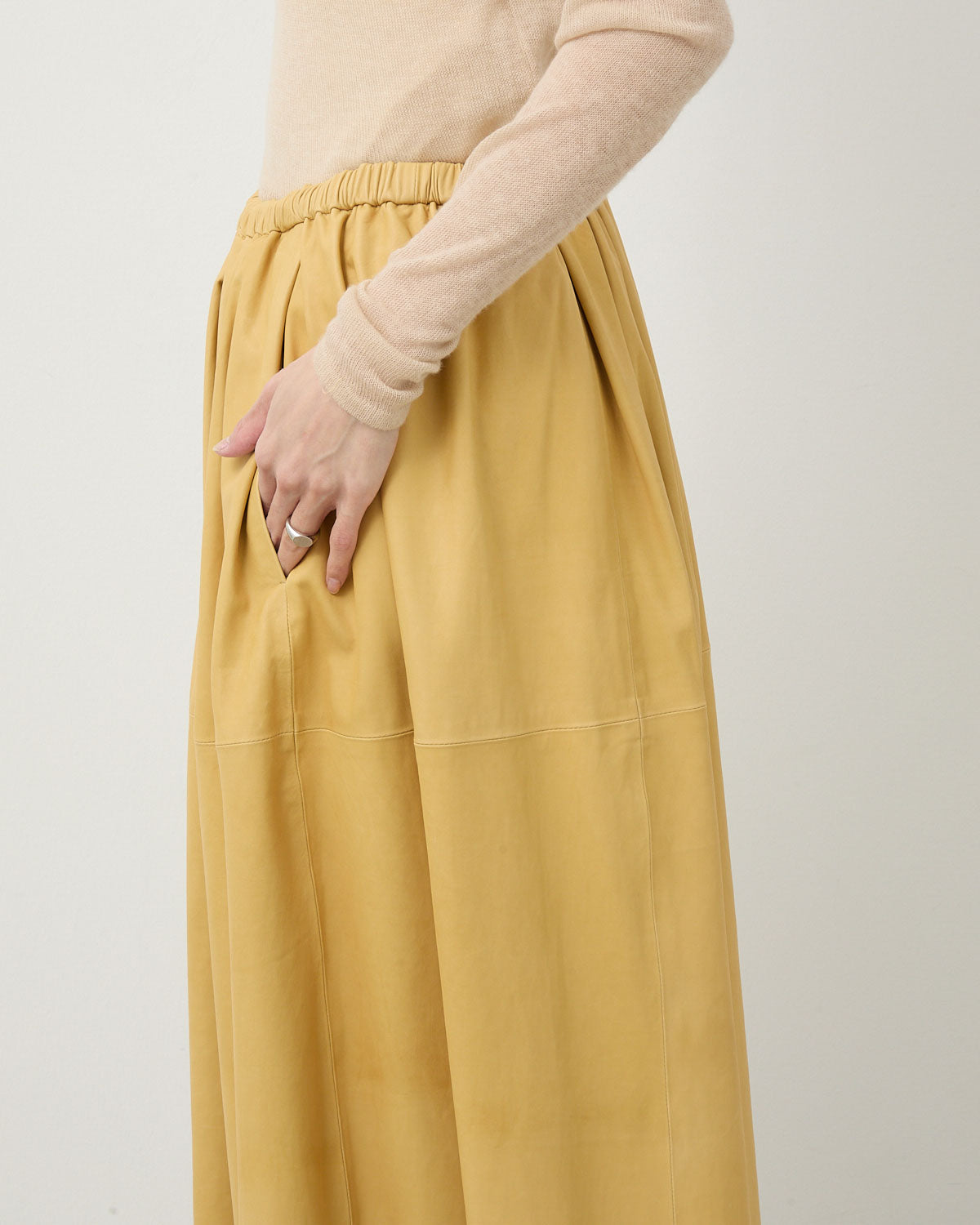 FINE BABY CALF GATHER SKIRT