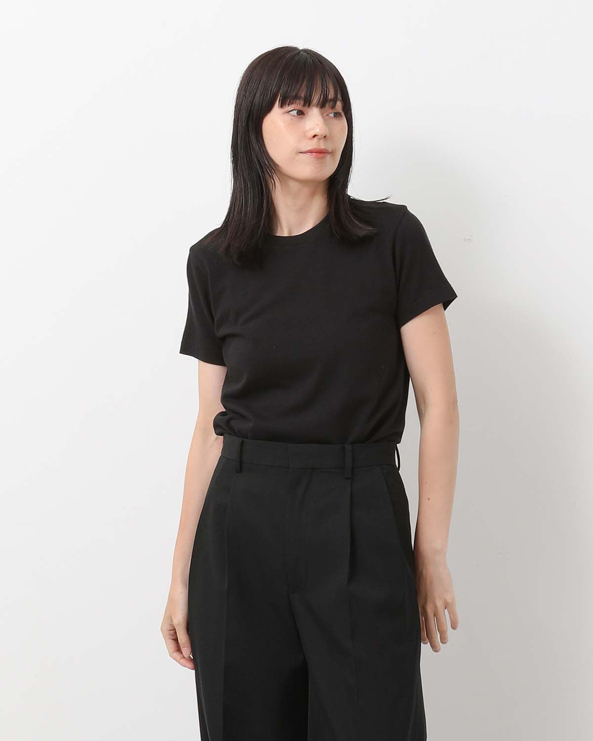 SEAMLESS CREW NECK TEE