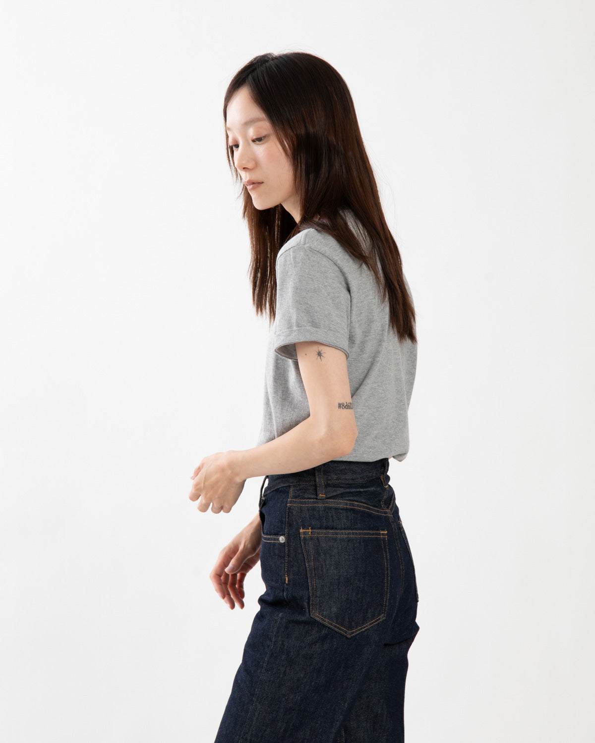 SEAMLESS CREW NECK TEE