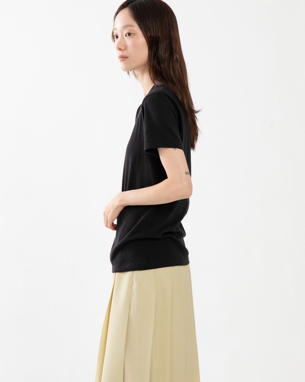SEAMLESS CREW NECK TEE