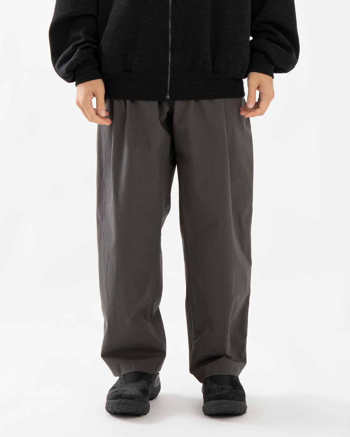 GENTLEMAN TUCK PANTS