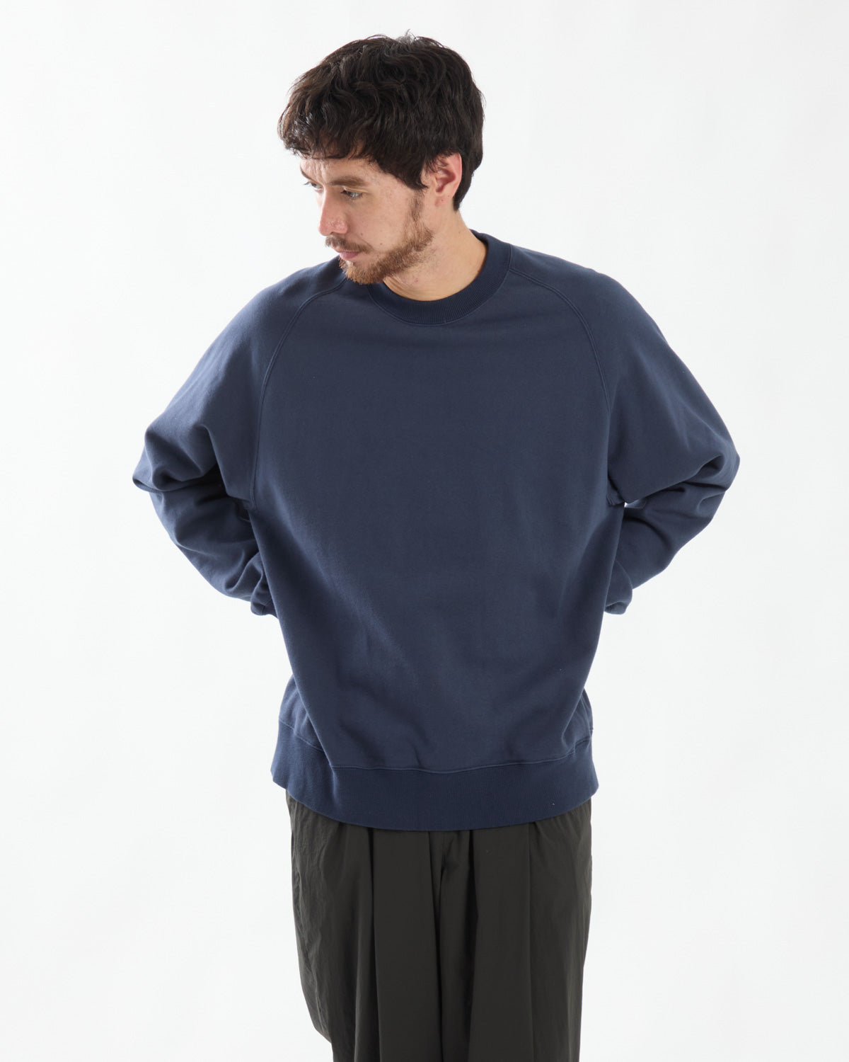 RAGLAN CREW SWEAT