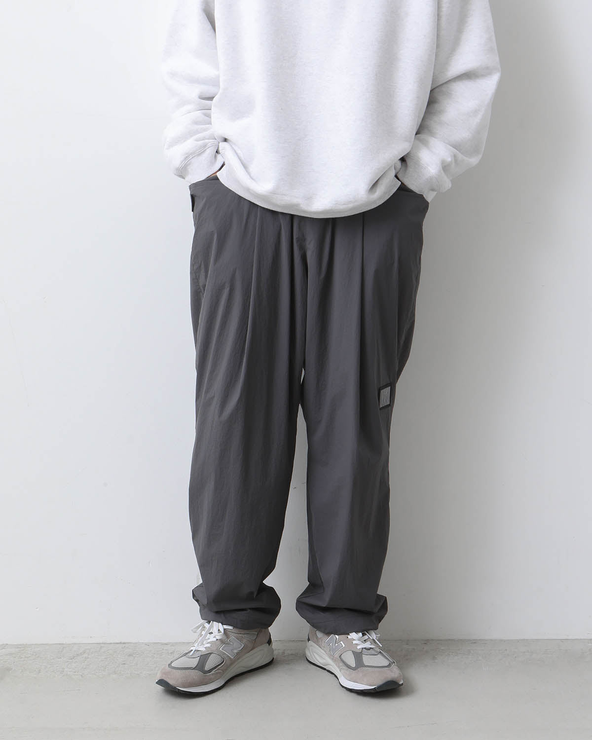 WIDE TAPERED EASY PANTS (NYLON)