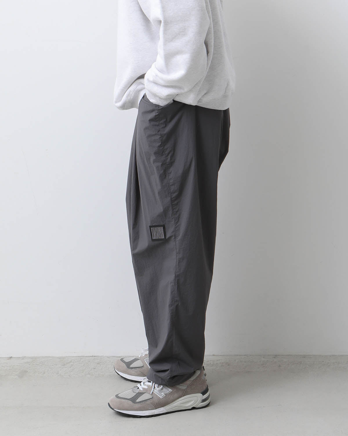 WIDE TAPERED EASY PANTS (NYLON)