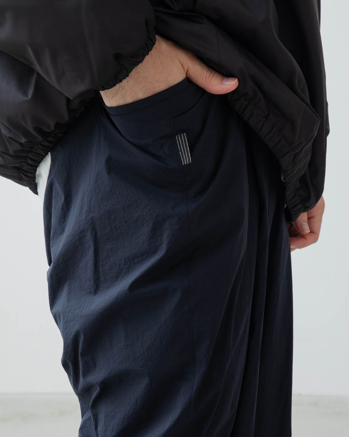 WIDE TAPERED EASY PANTS (NYLON)