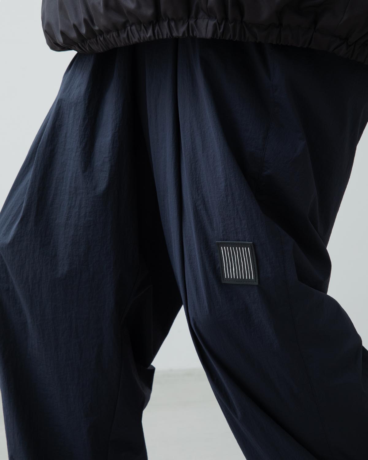 WIDE TAPERED EASY PANTS (NYLON)