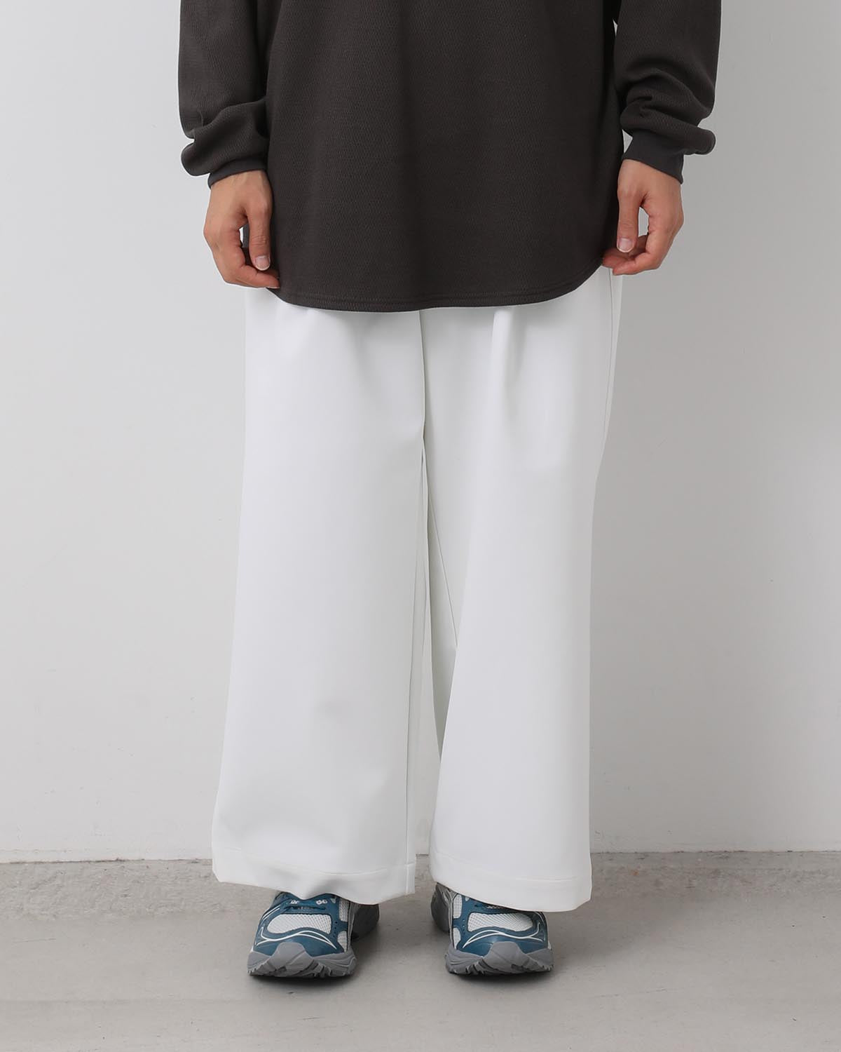 WIDE TWO TUCK BAGGY PANTS
