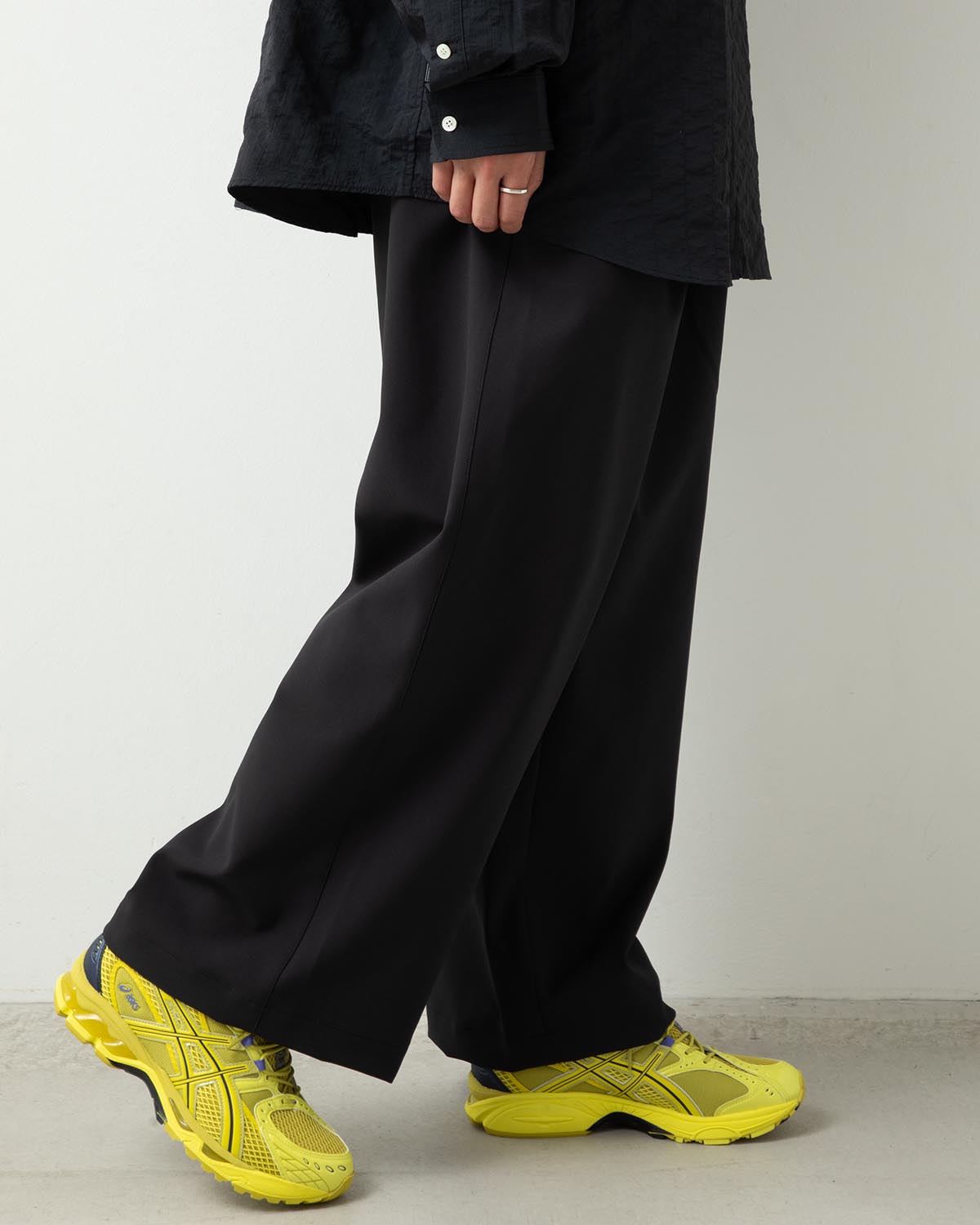 WIDE TWO TUCK BAGGY PANTS