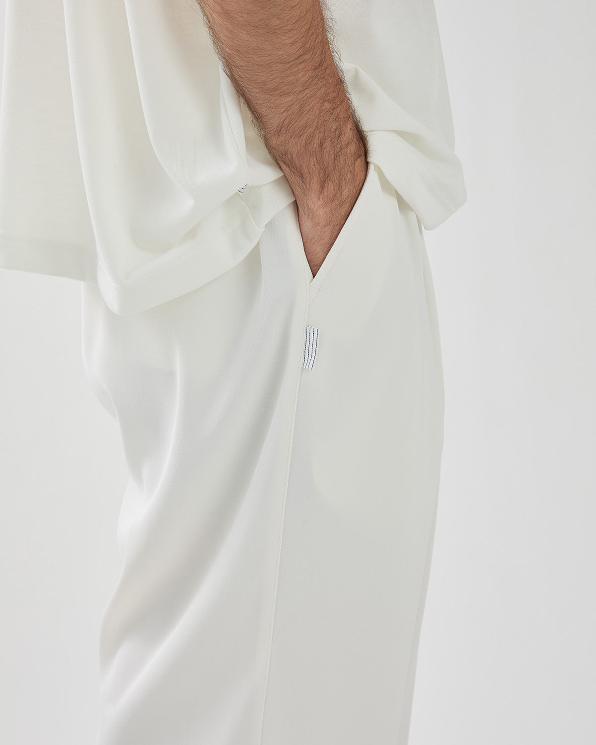 TWO TUCK WIDE PANTS