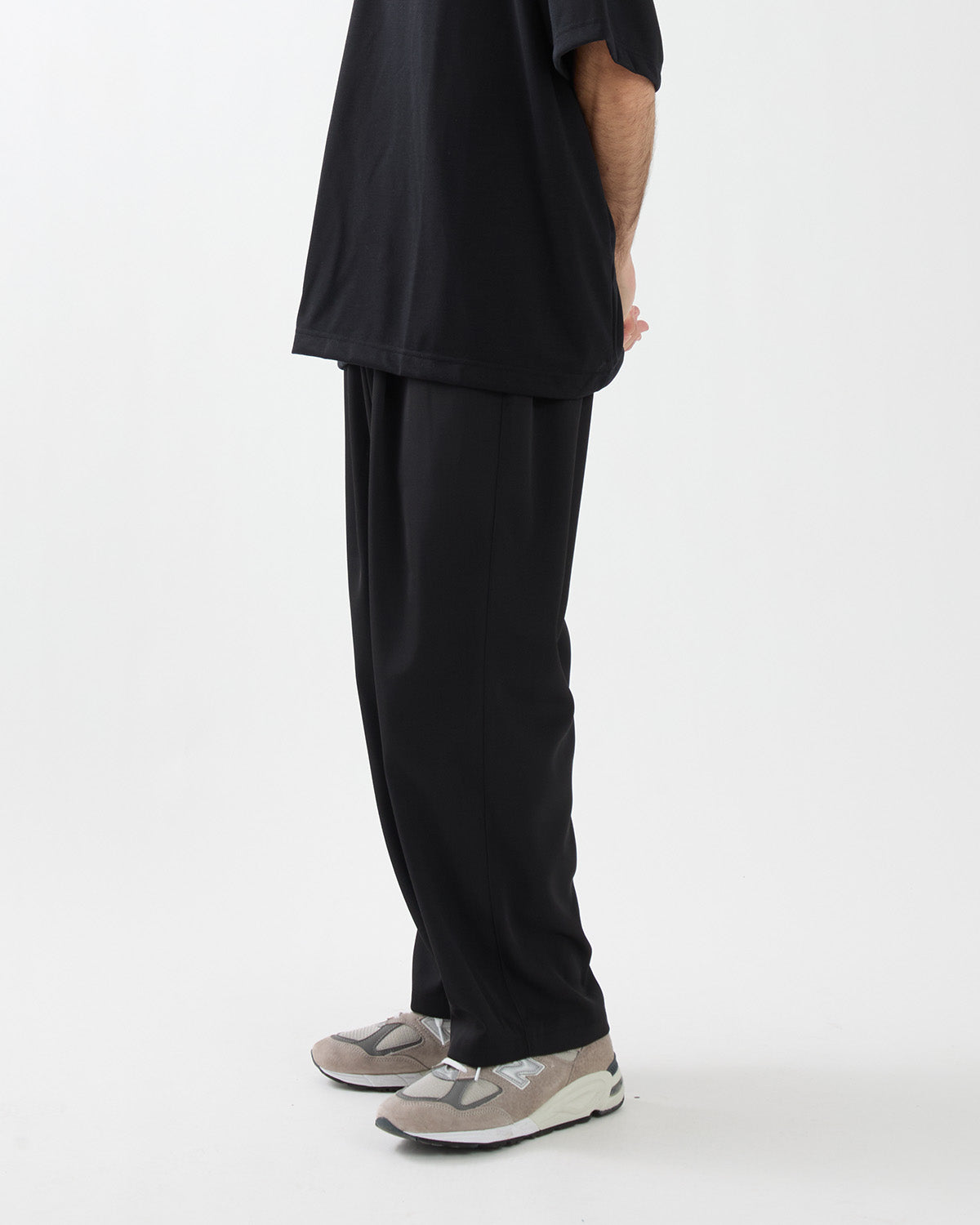 TWO TUCK WIDE PANTS