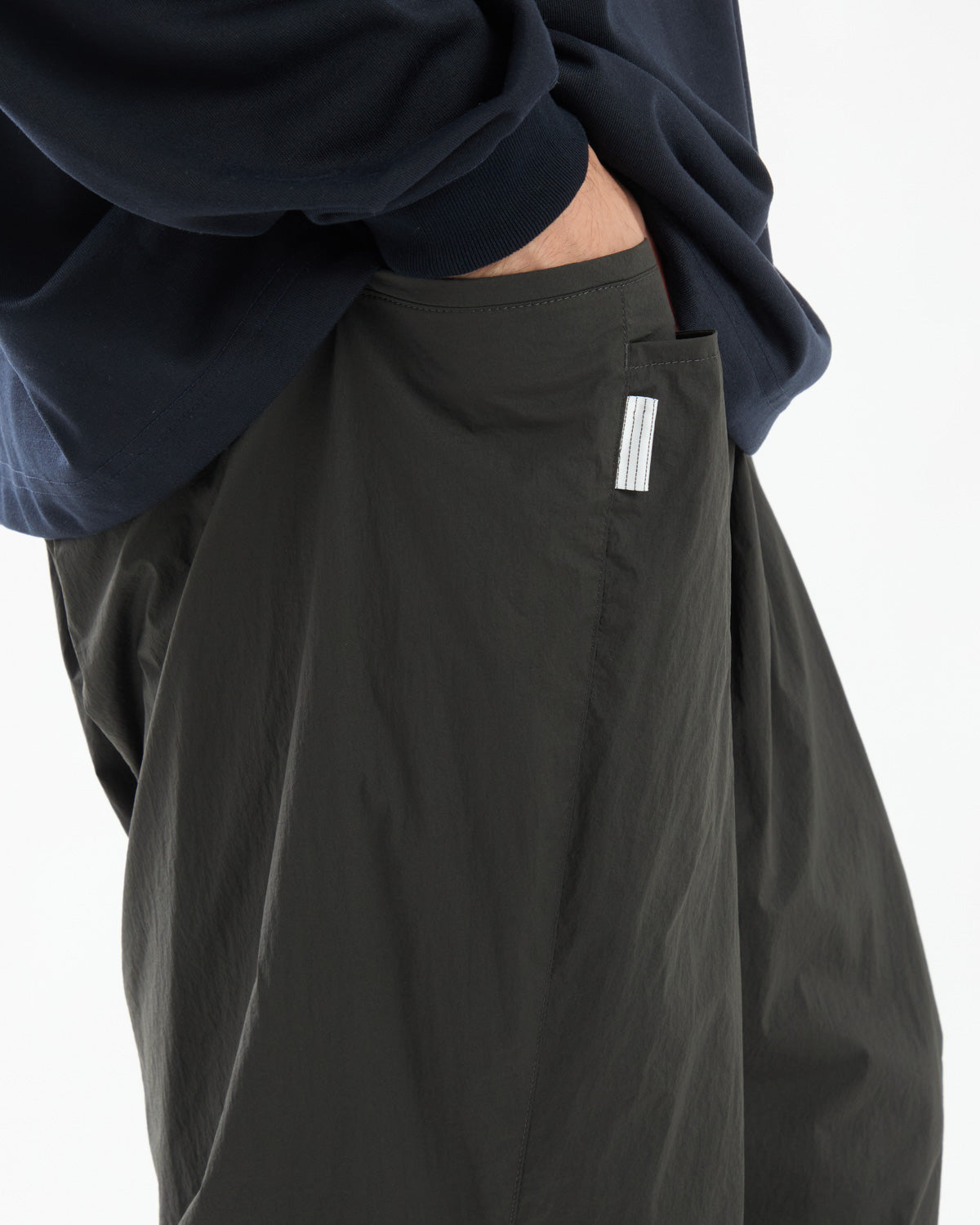 WIDE TAPERED EASY PANTS (NYLON)