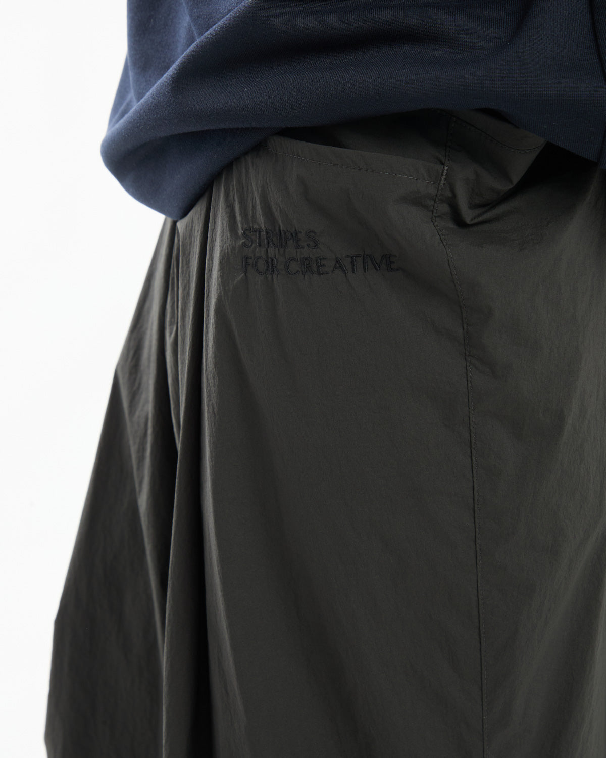 WIDE TAPERED EASY PANTS (NYLON)