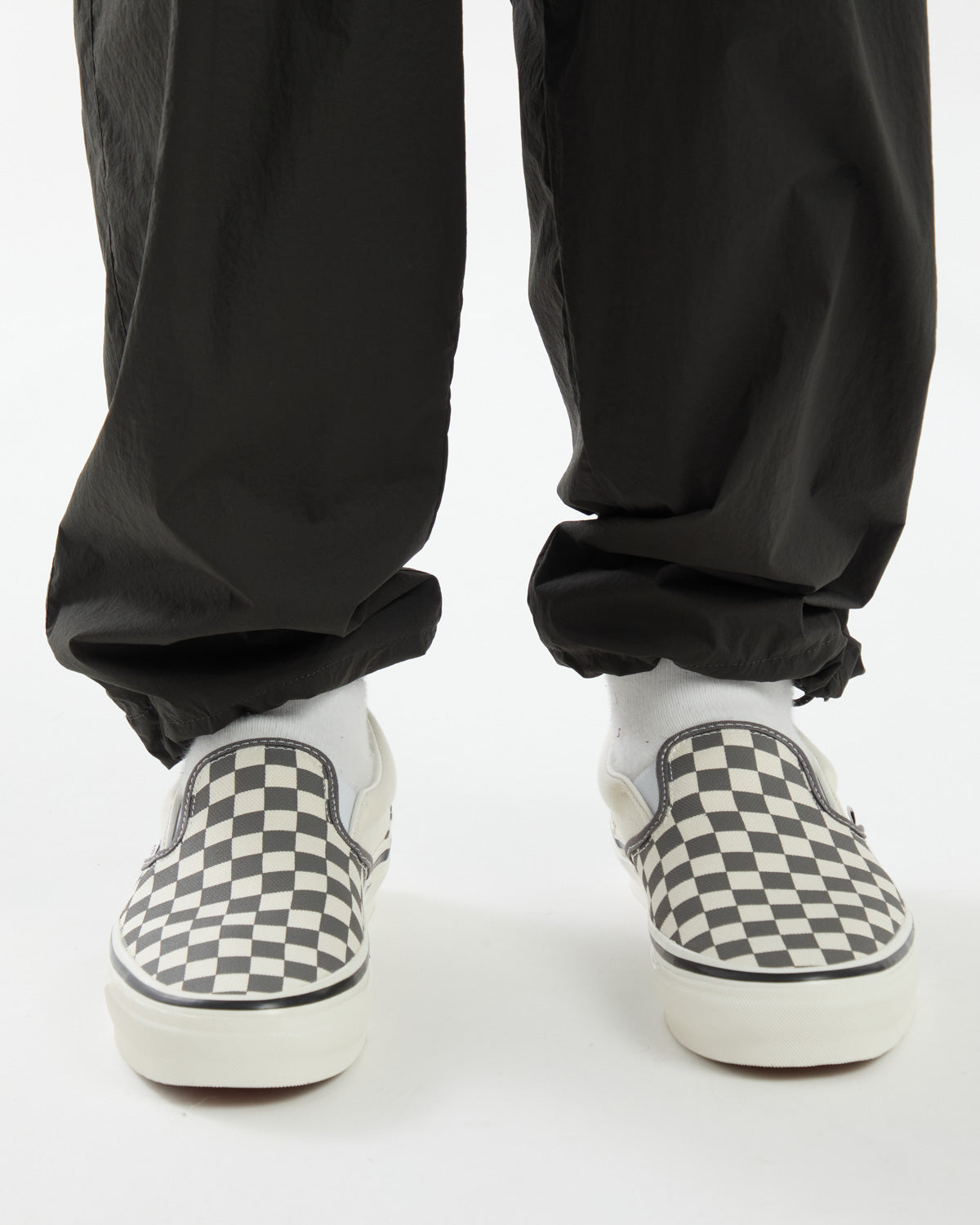 WIDE TAPERED EASY PANTS (NYLON)