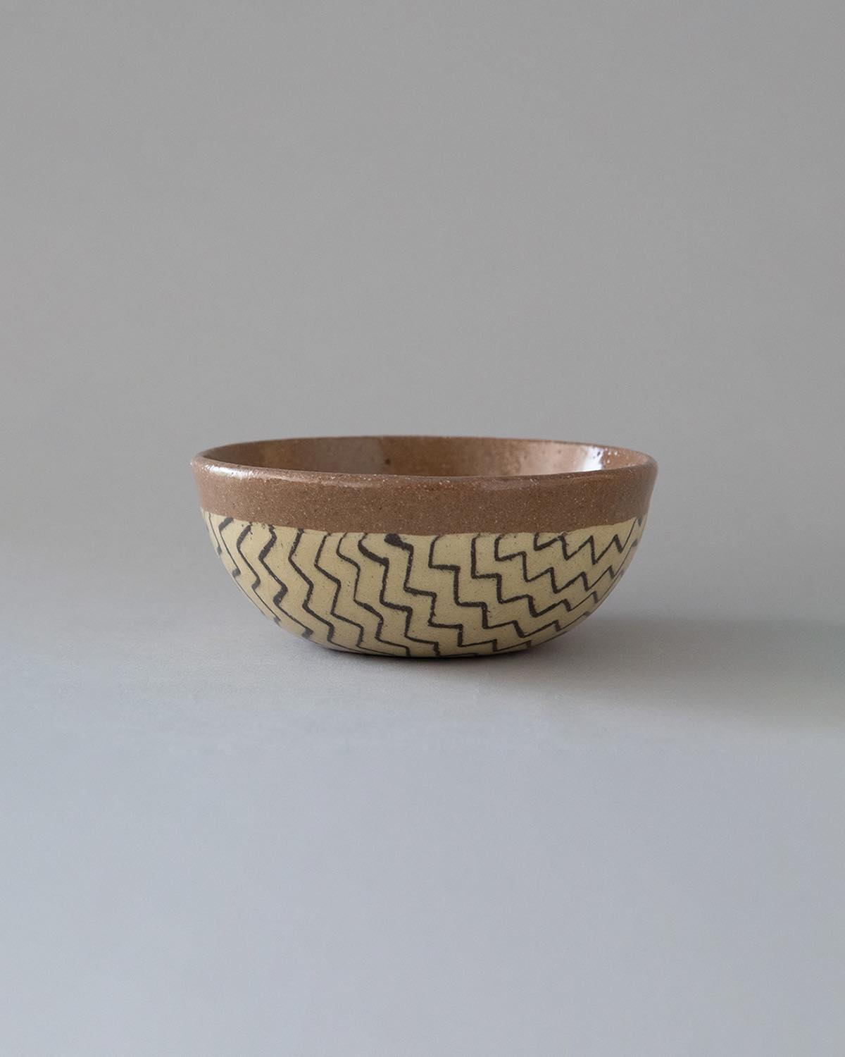 ROUND BOWL - ZIGZAG BROWN