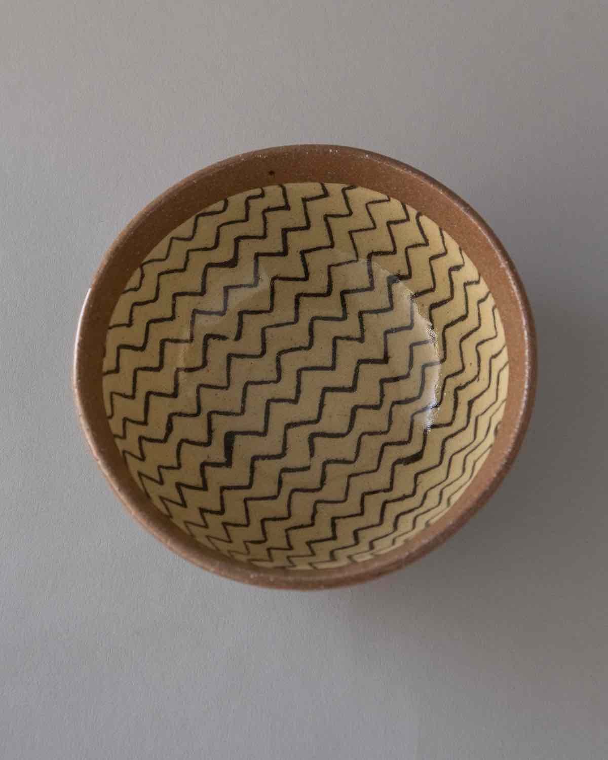 ROUND BOWL - ZIGZAG BROWN