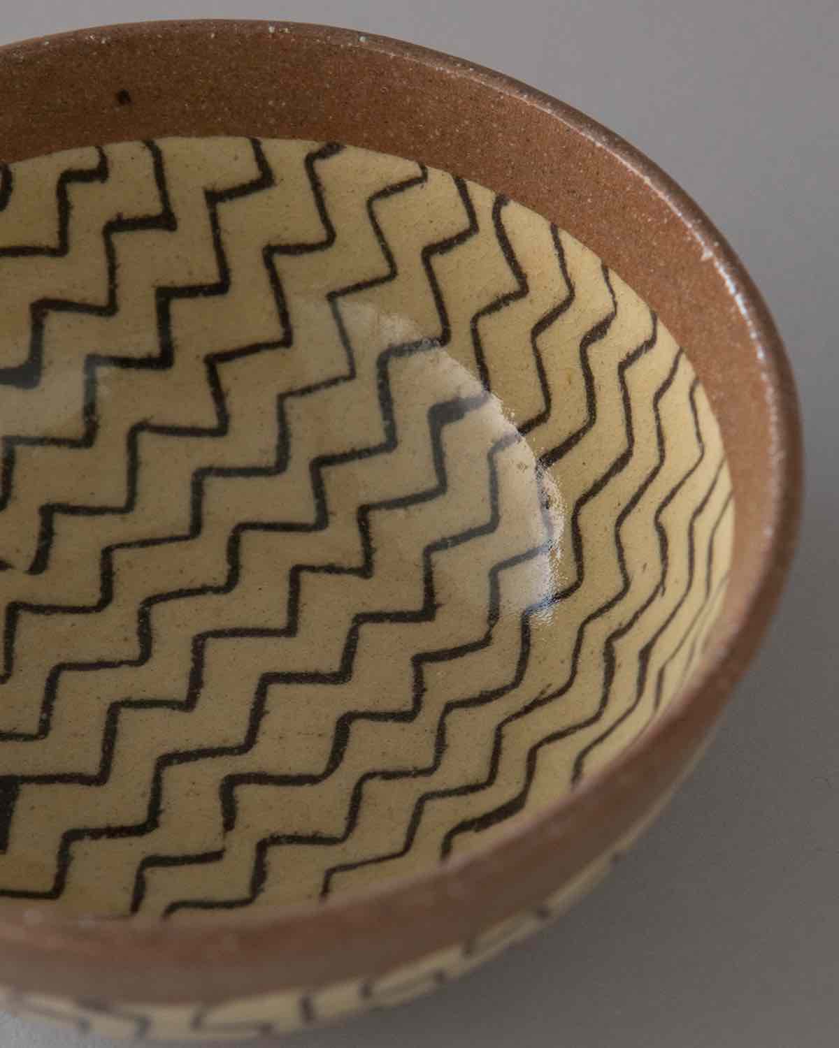 ROUND BOWL - ZIGZAG BROWN