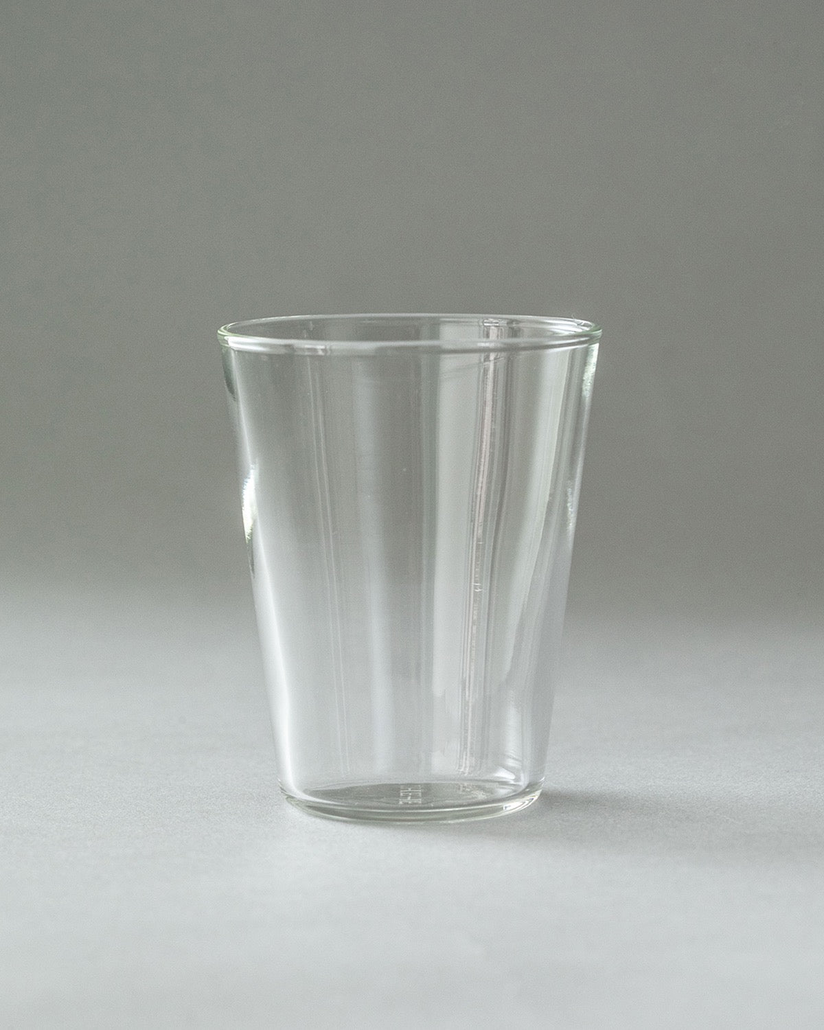 GLASS SHORT