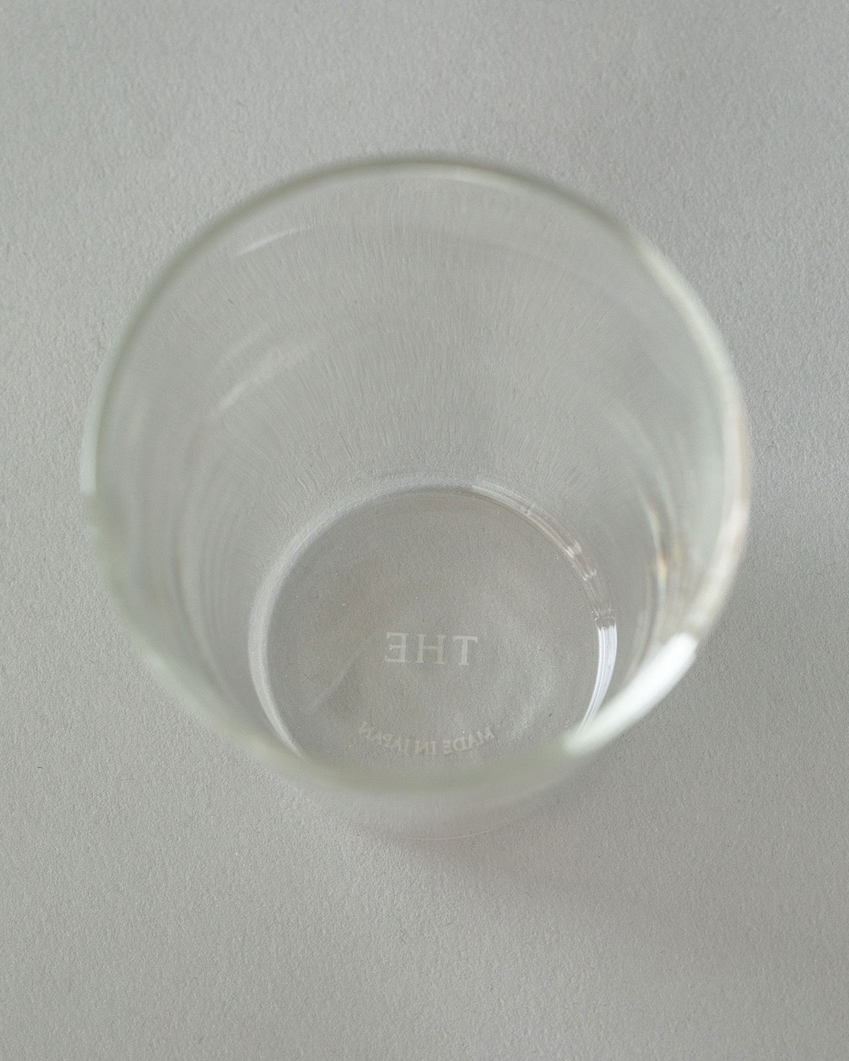 GLASS SHORT