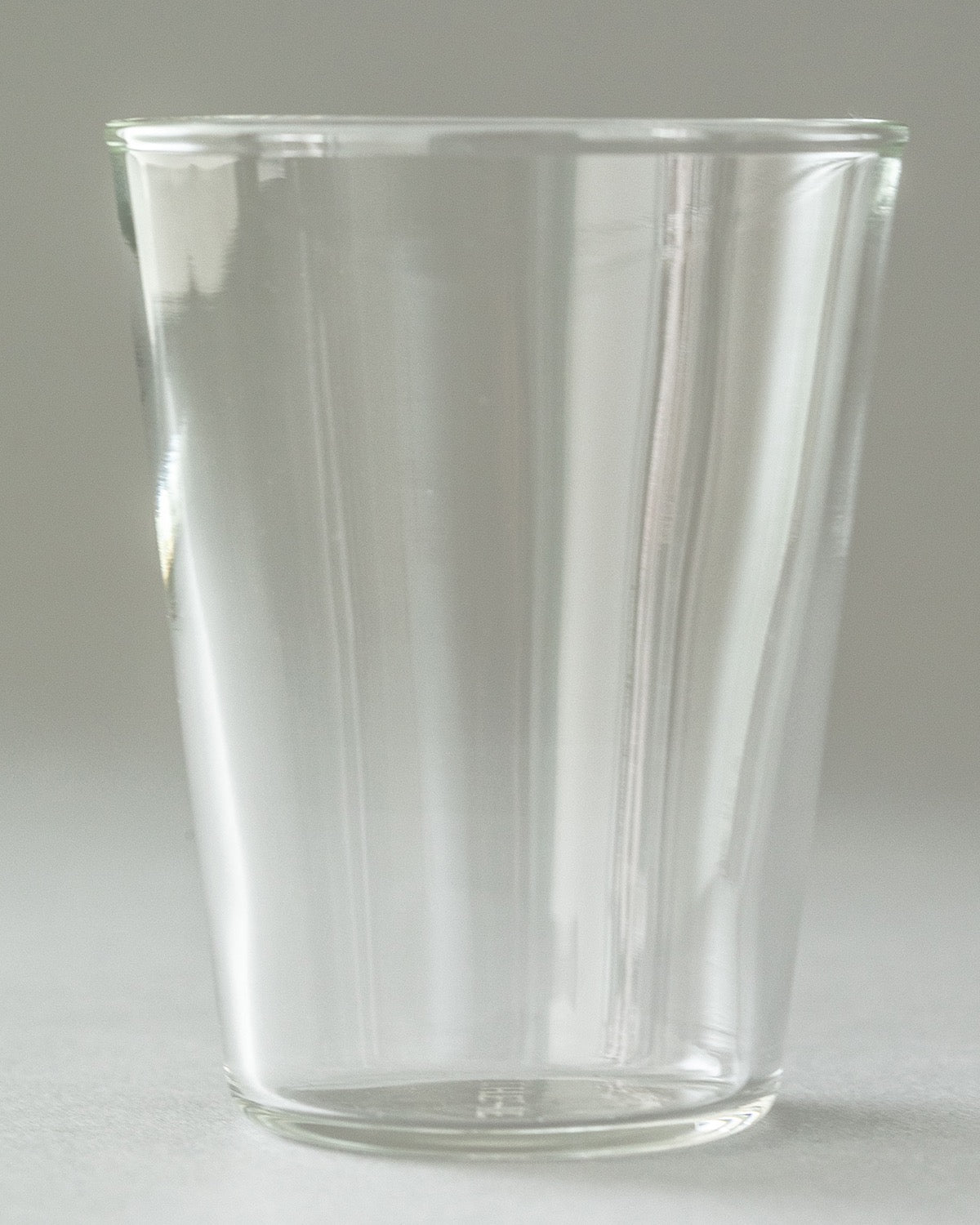 GLASS SHORT