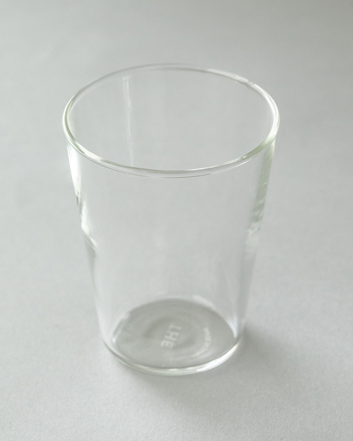 GLASS SHORT