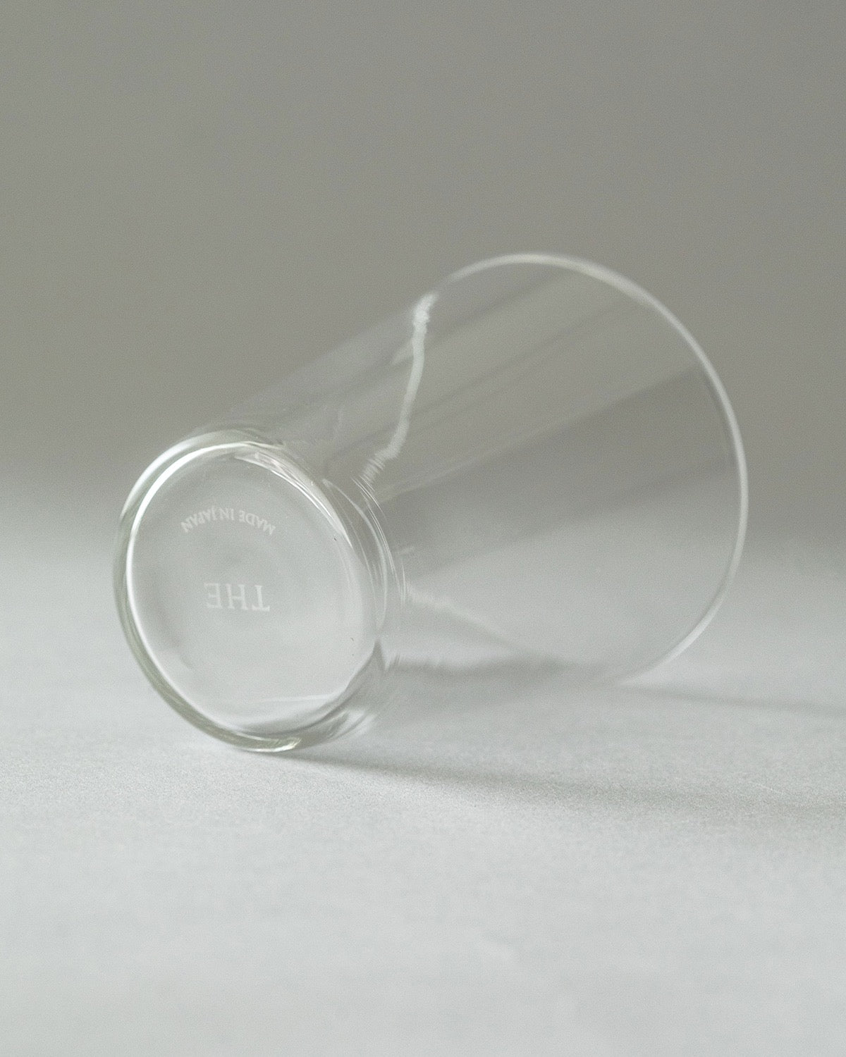 GLASS SHORT