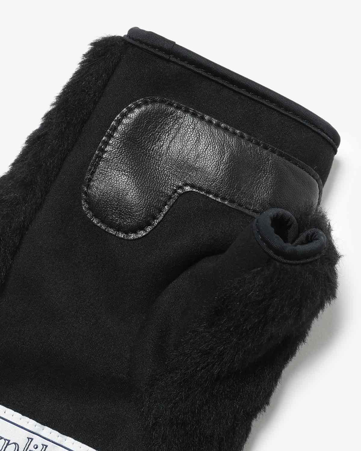 UNLIKELY BEAR HAND GLOVE