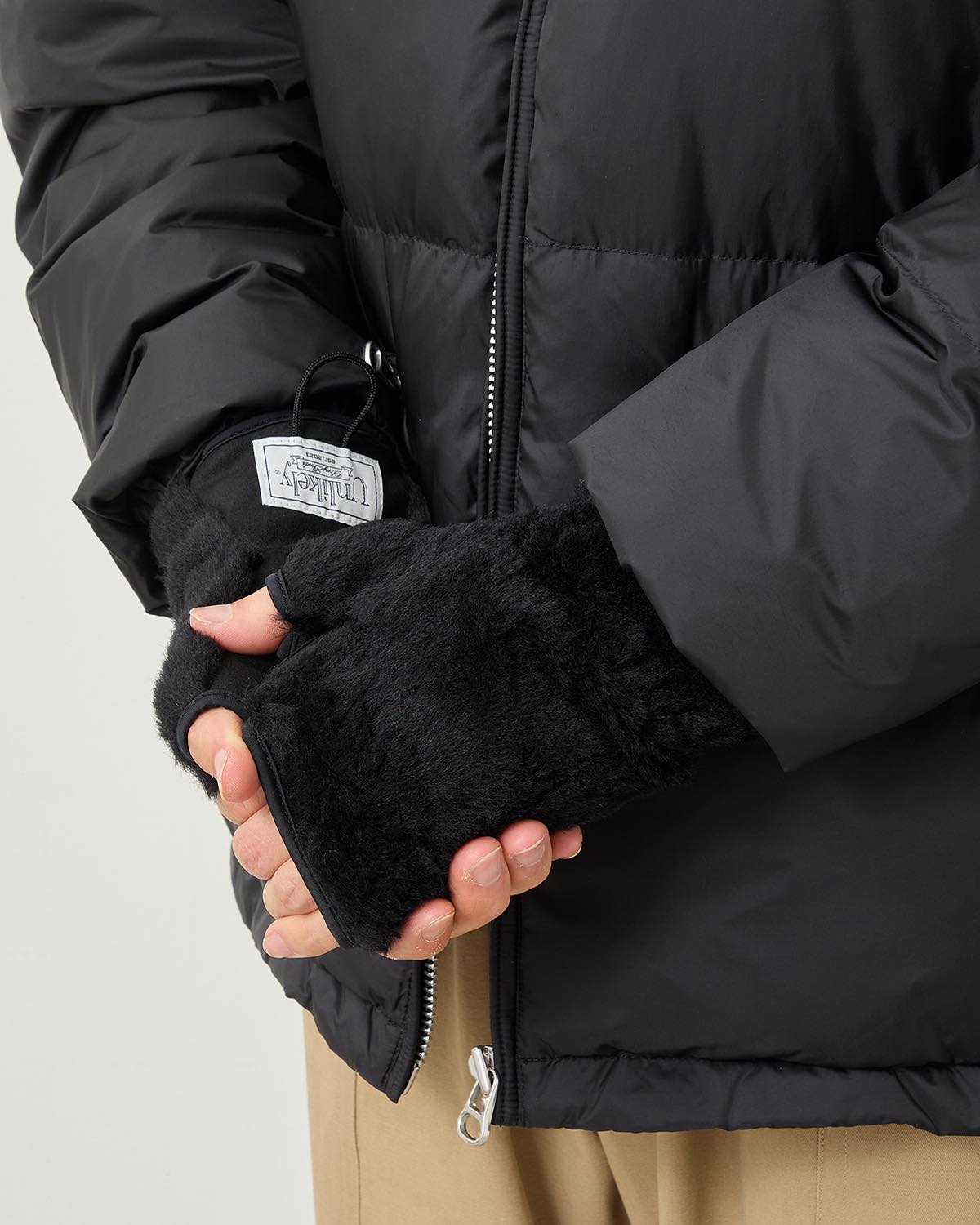 UNLIKELY BEAR HAND GLOVE