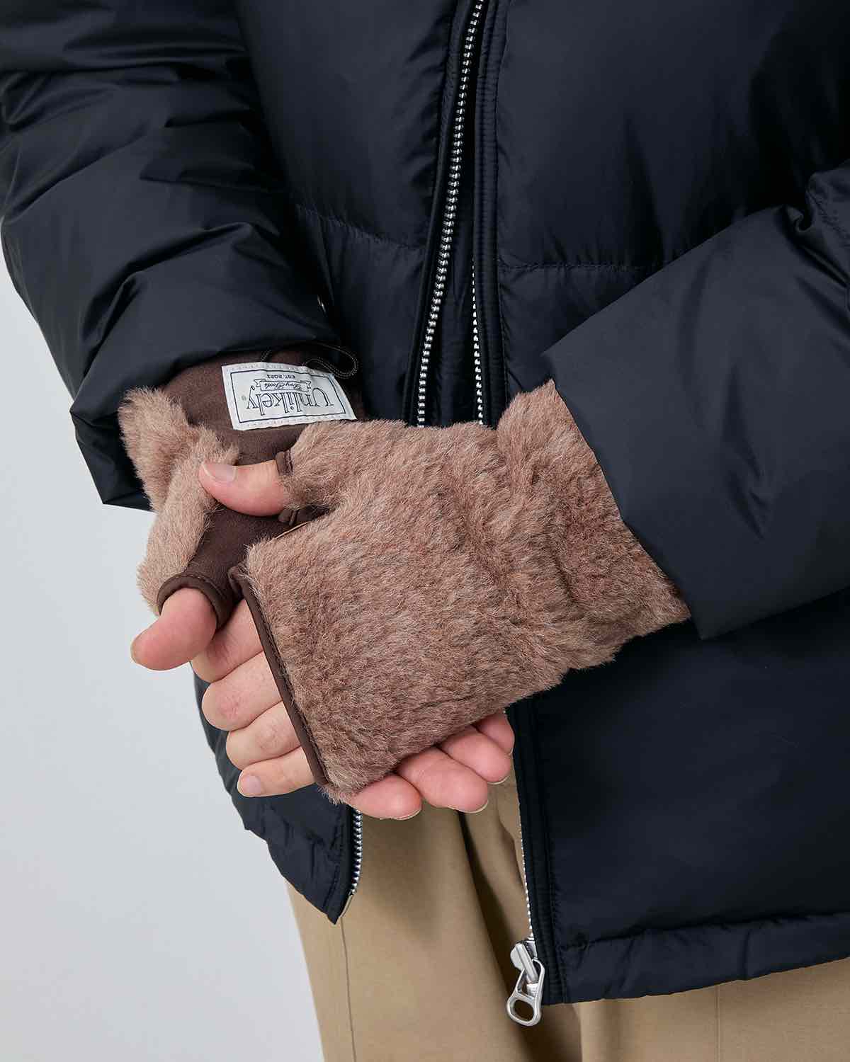 UNLIKELY BEAR HAND GLOVE