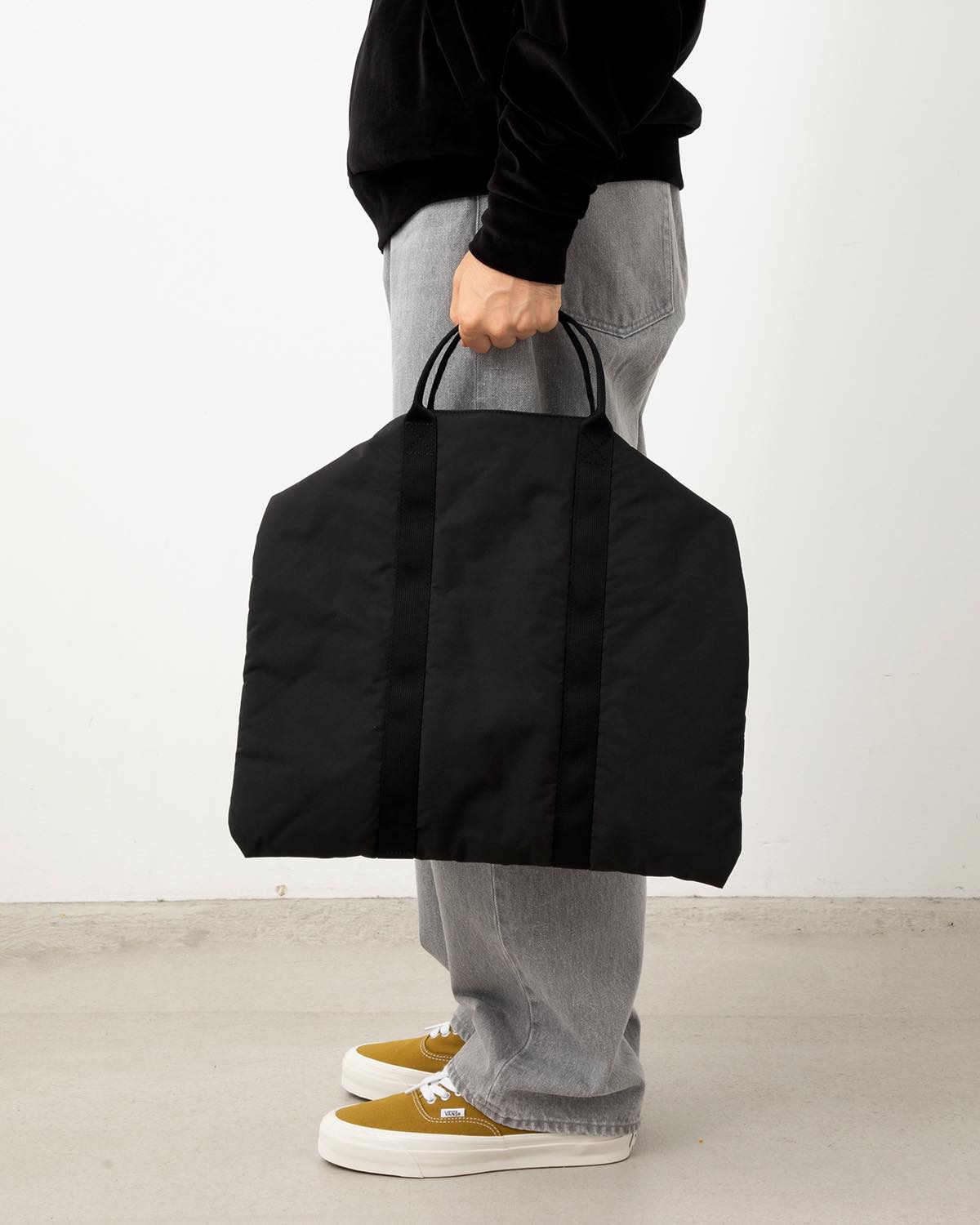 UNLIKELY ”MIL” HELMET BAG SQUARE