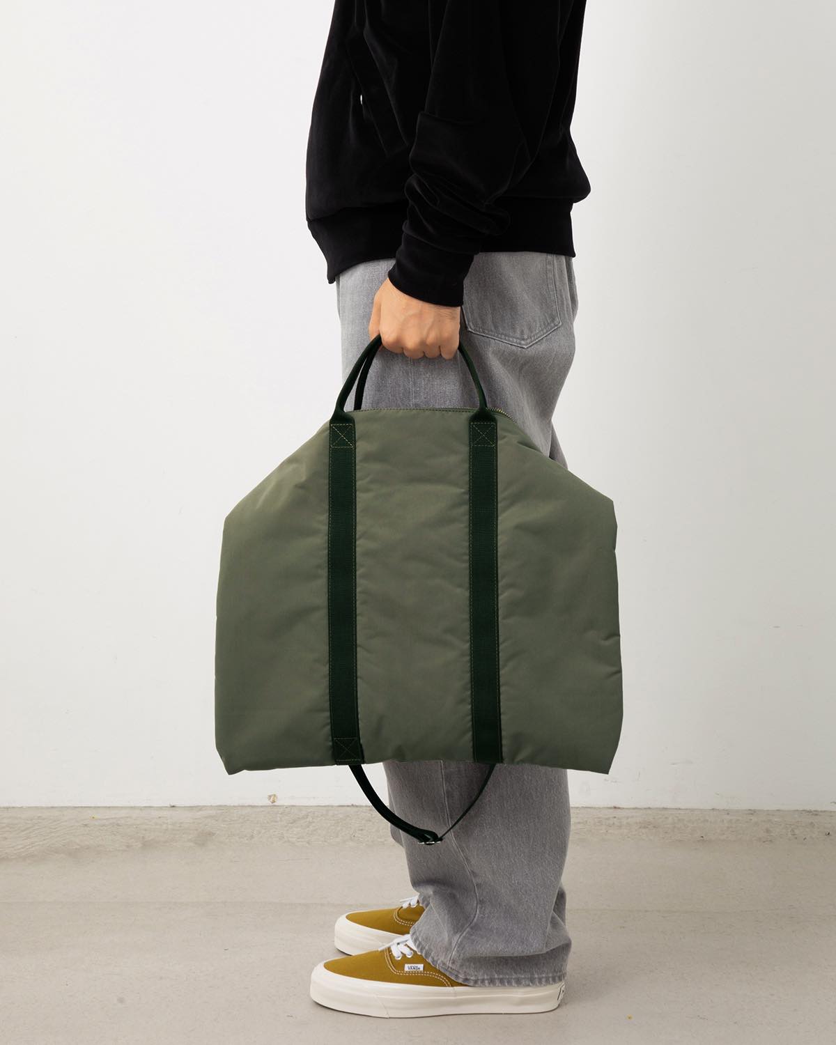 UNLIKELY ”MIL” HELMET BAG SQUARE