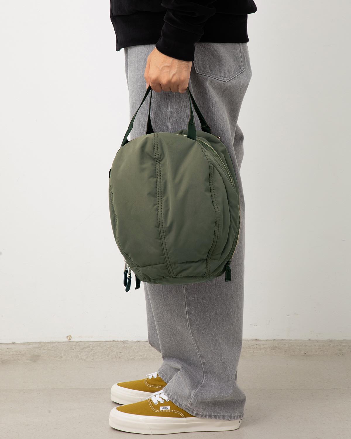 UNLIKELY ”MIL” HELMET BAG ROUND