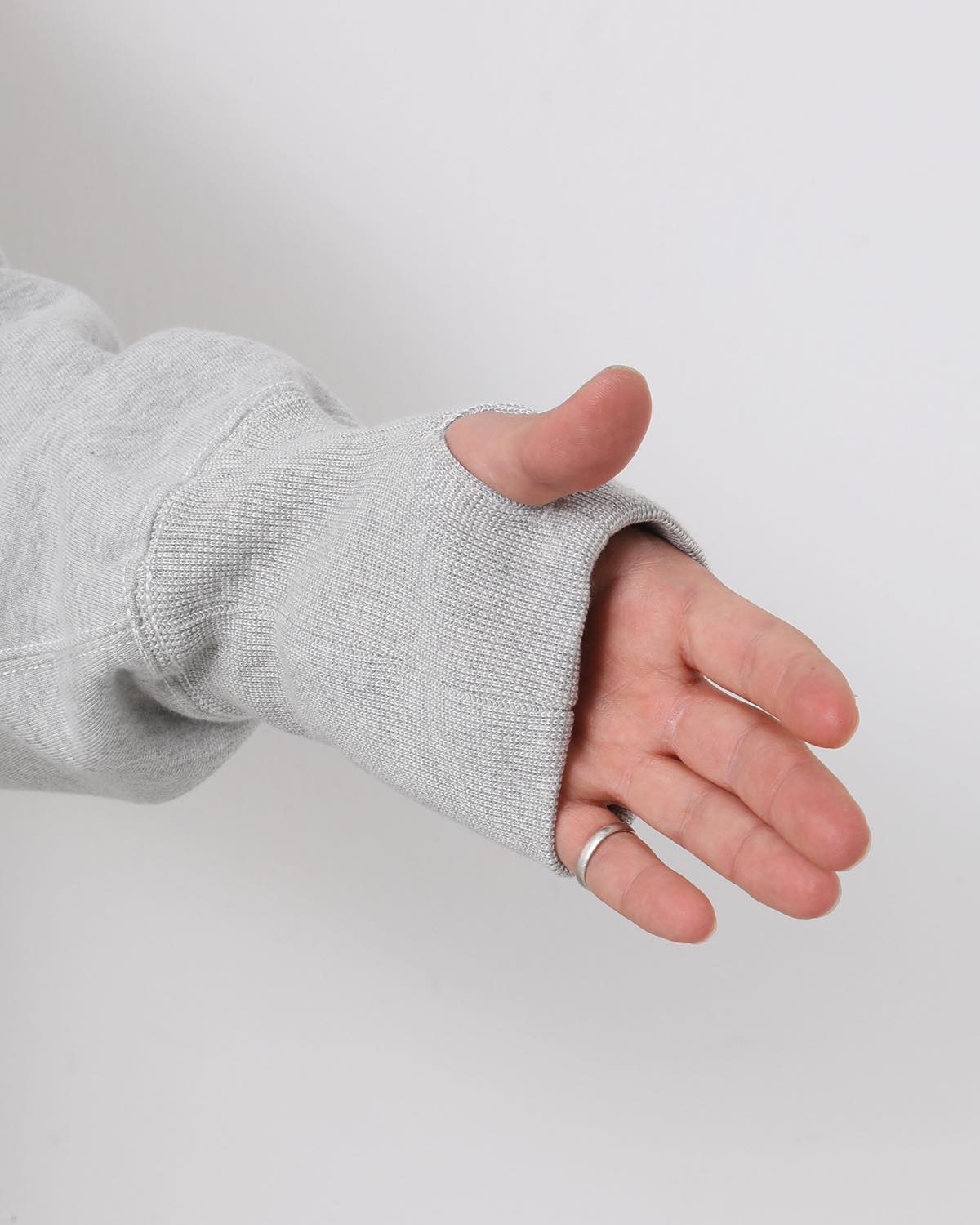 UNLIKELY SIMPLE SWEAT CREW 