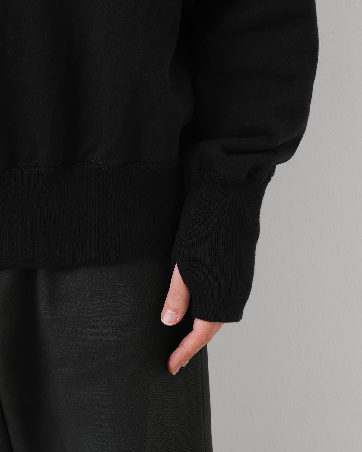 UNLIKELY SIMPLE SWEAT CREW 