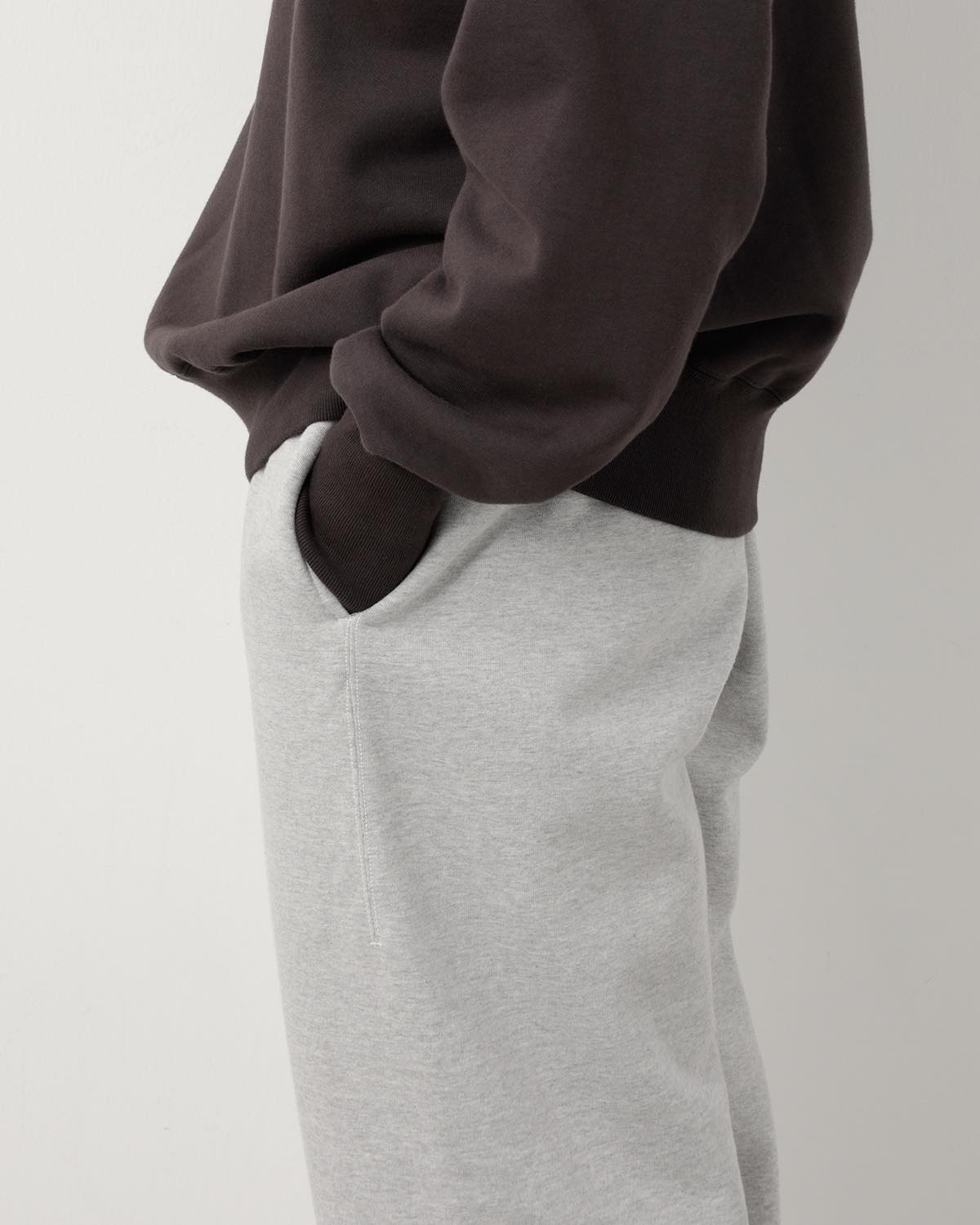 UNLIKELY SIMPLE SWEAT PANTS