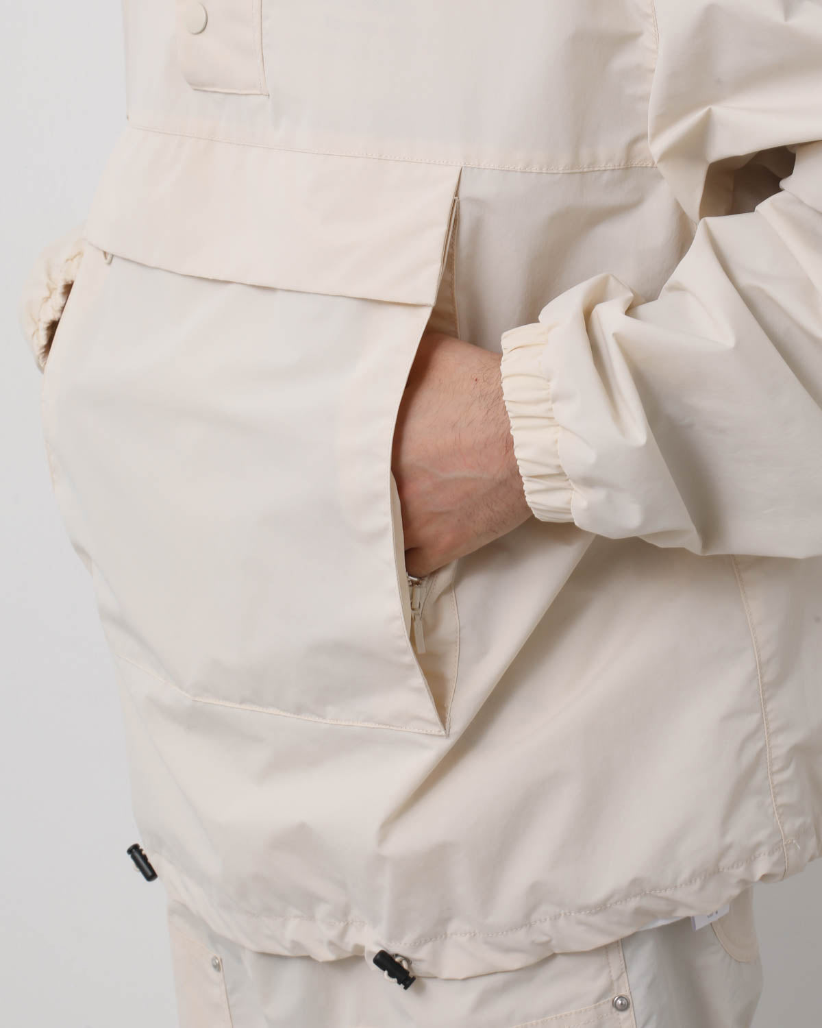 PULL OVER NYLON JACKET