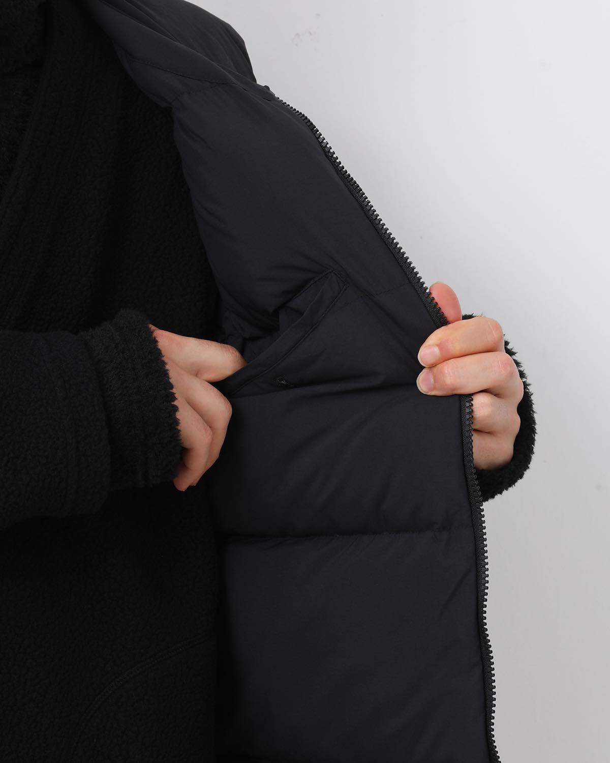 MONK DOWN VEST NYLON TYPEWRITER WITH WINDSTOPPER®