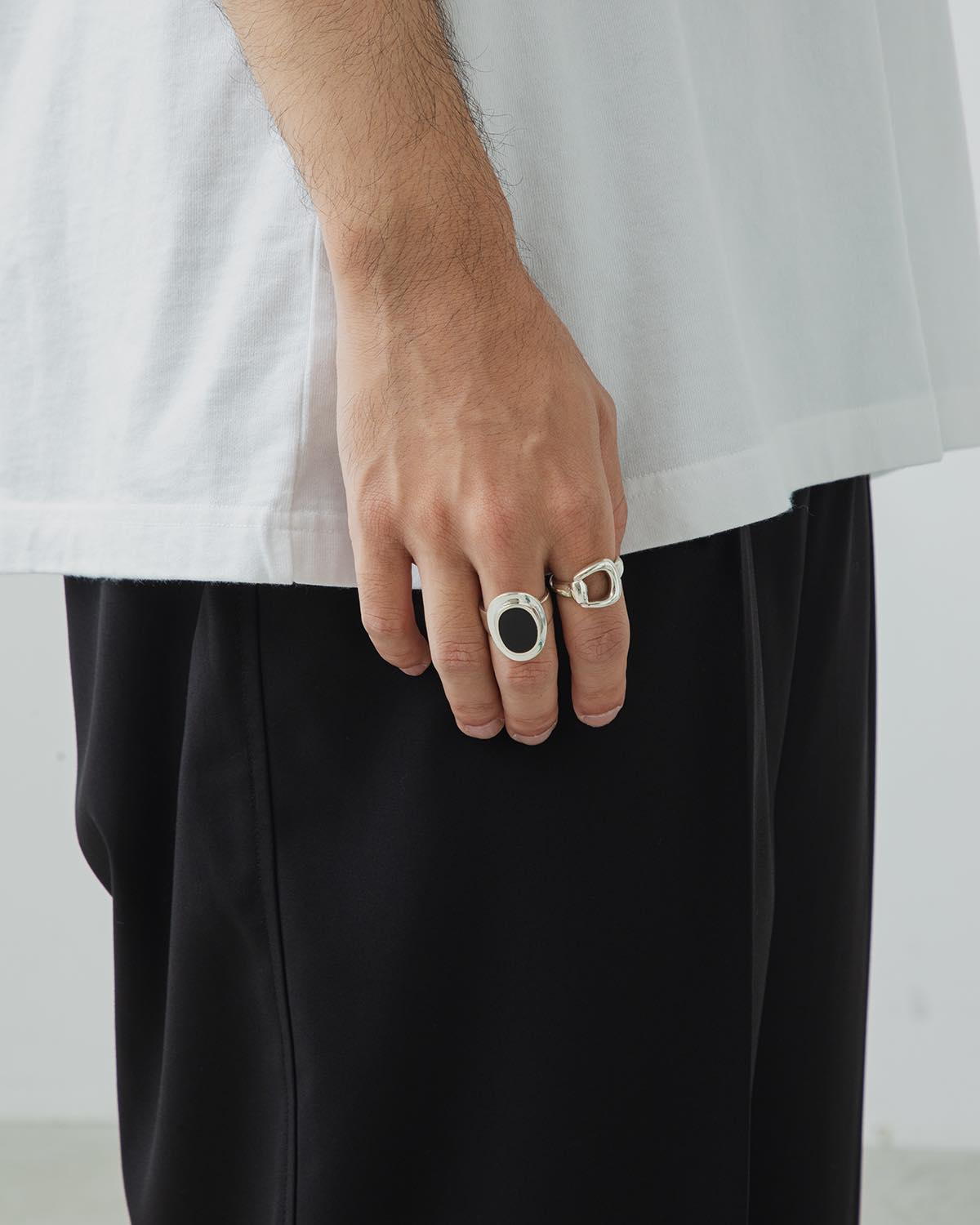 AMULET RING WITH ONYX