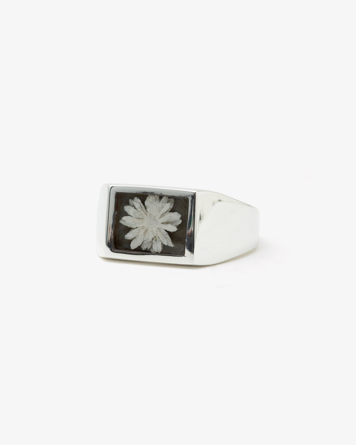SIGNET WITH GRAY FLOWER RING