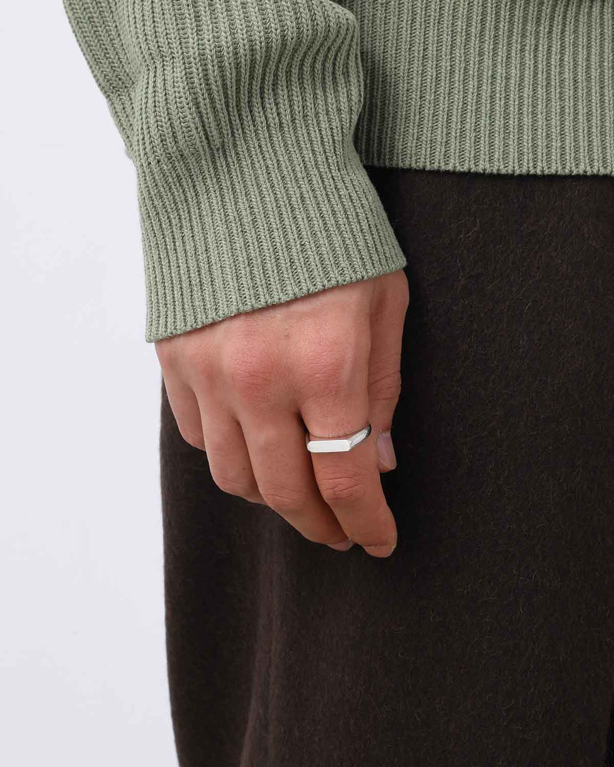 SIGNET WITH HAIR LINE -THIN-